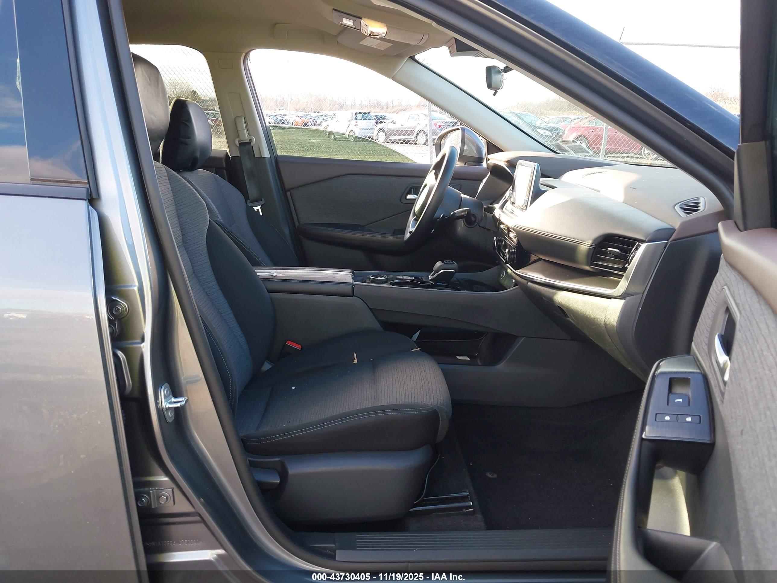 NISSAN ROGUE image 5