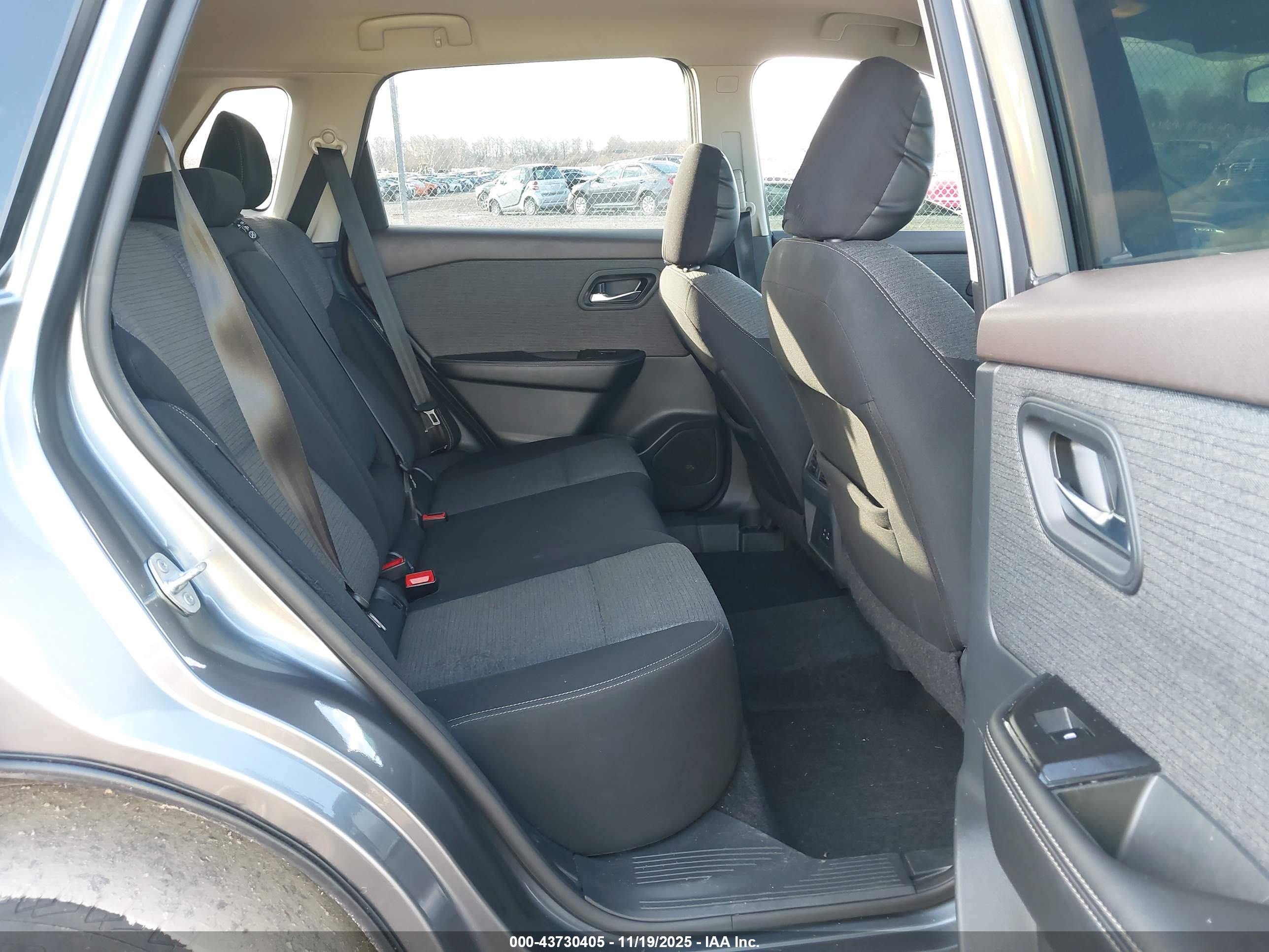 NISSAN ROGUE image 8