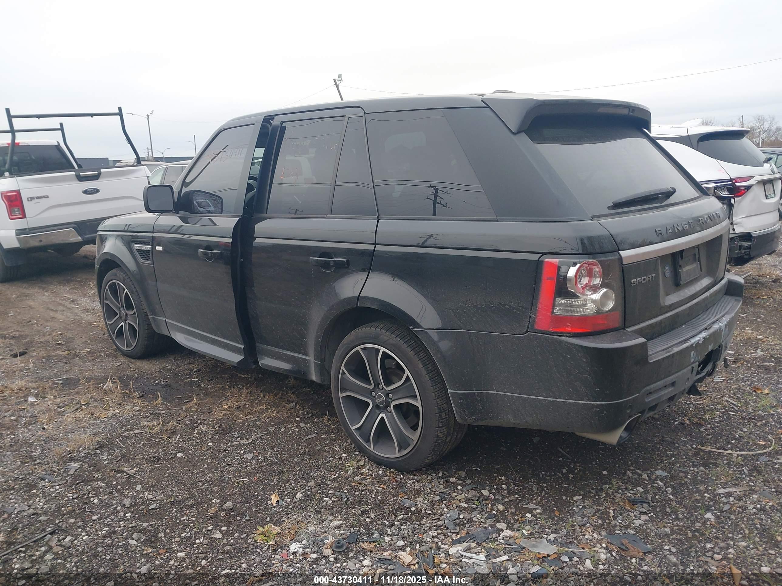 LAND ROVER image 3