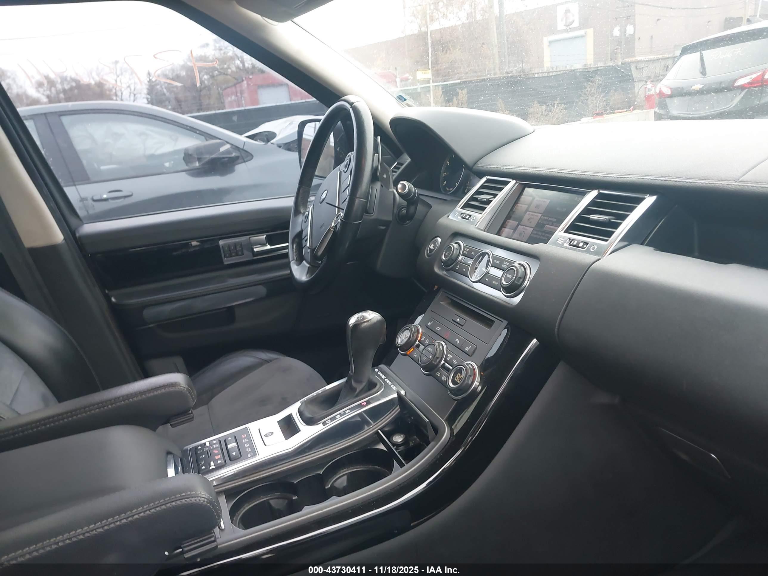 LAND ROVER image 5