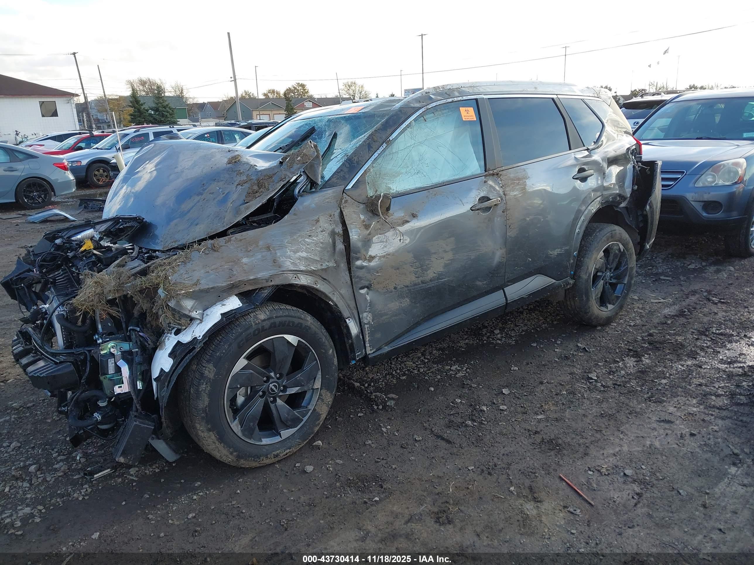 NISSAN ROGUE image 2