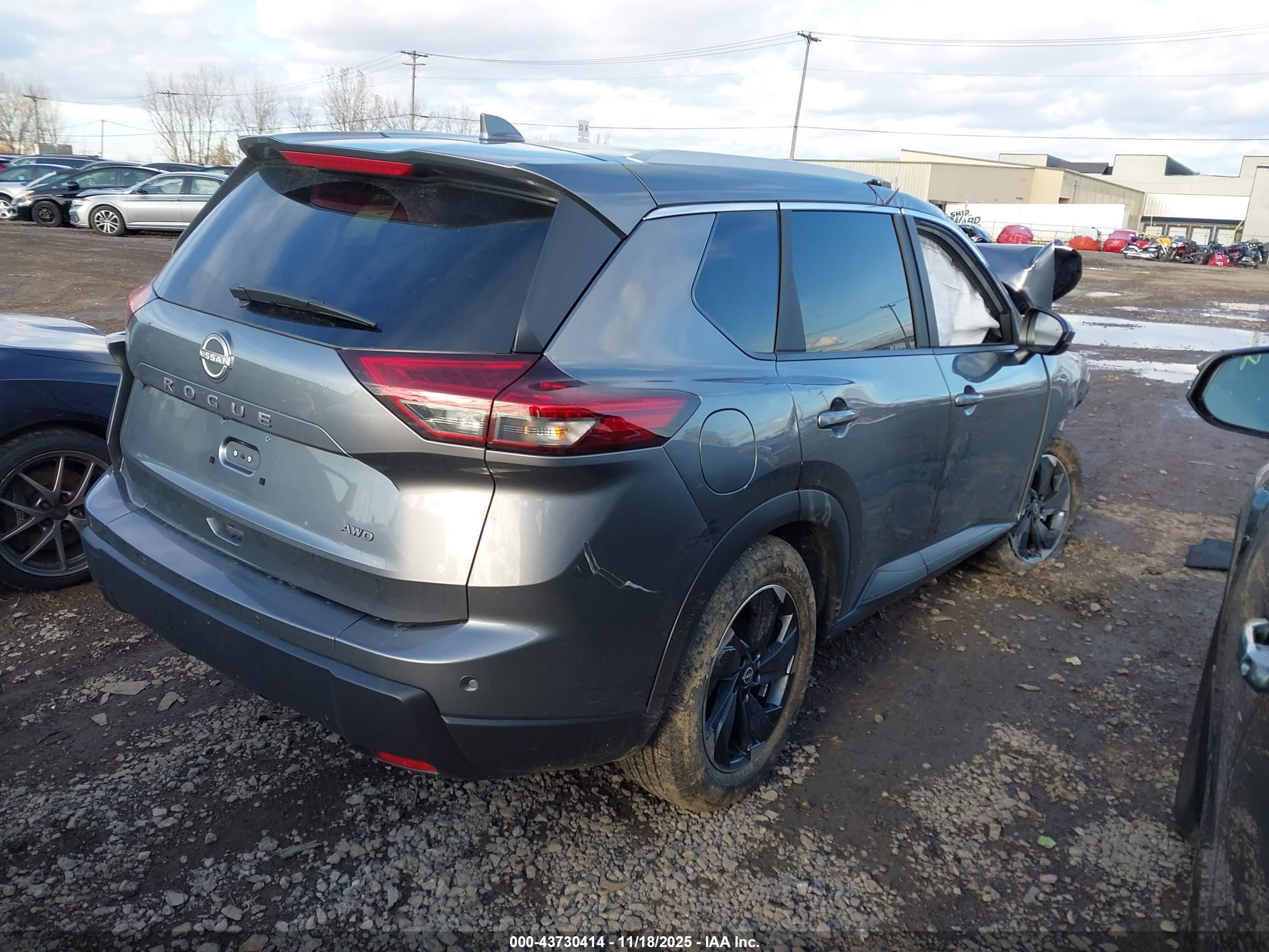 NISSAN ROGUE image 4
