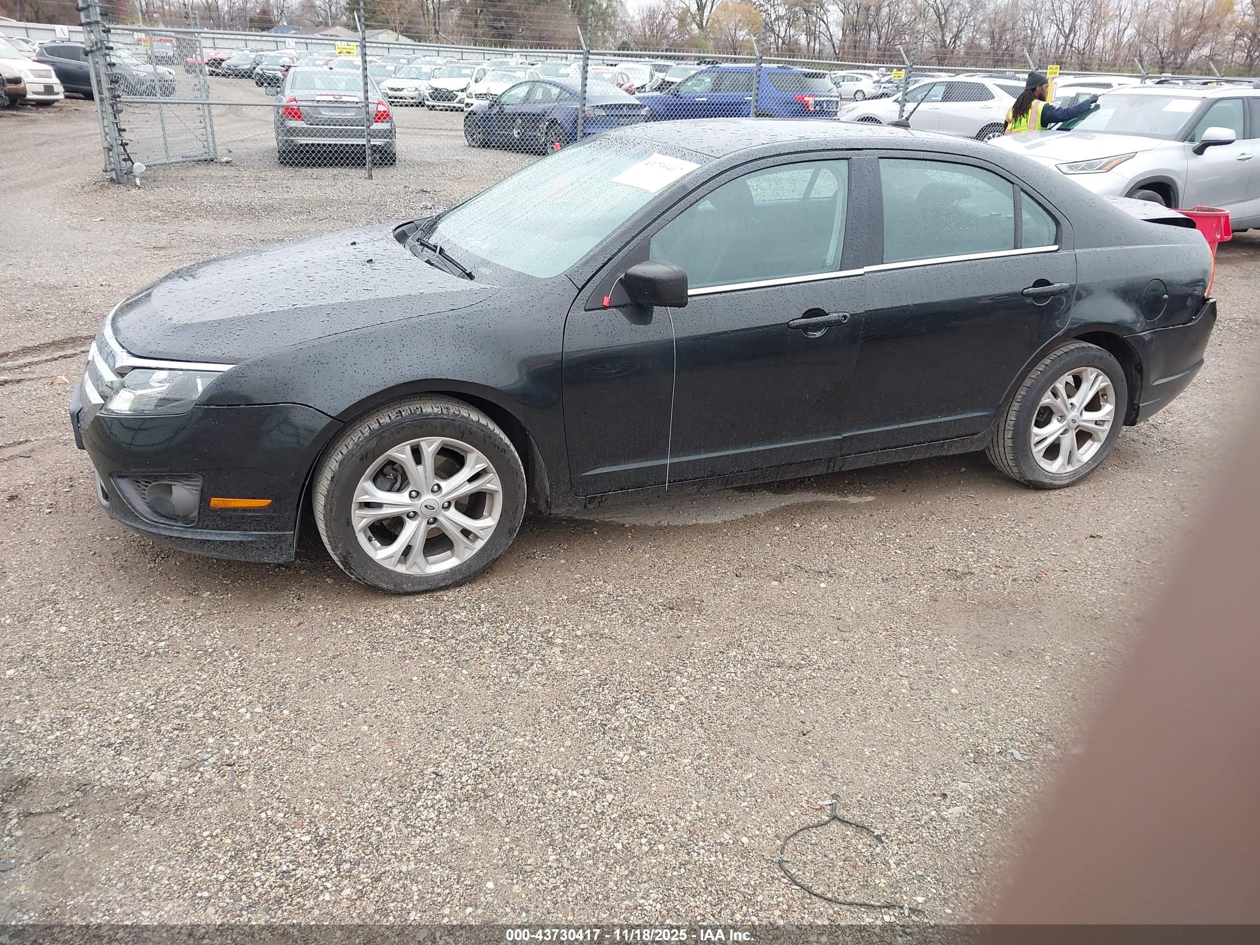 FORD FUSION image 3