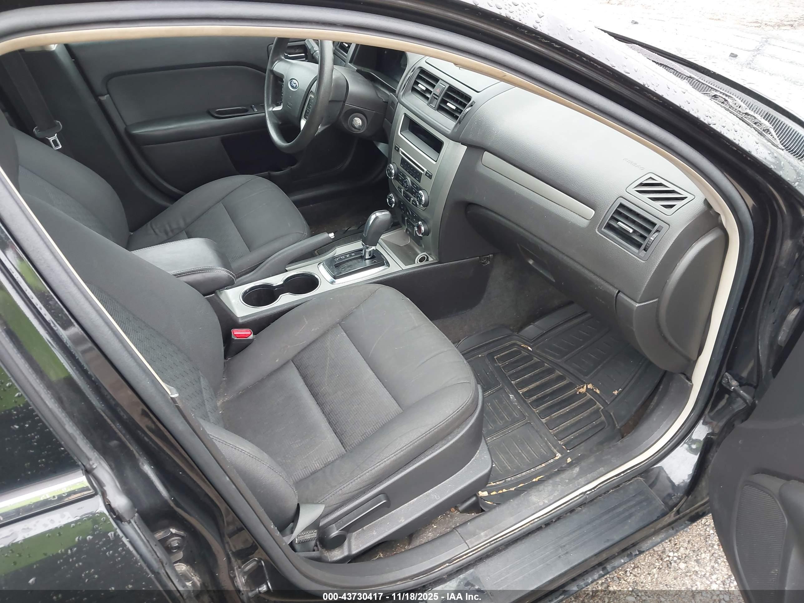 FORD FUSION image 5