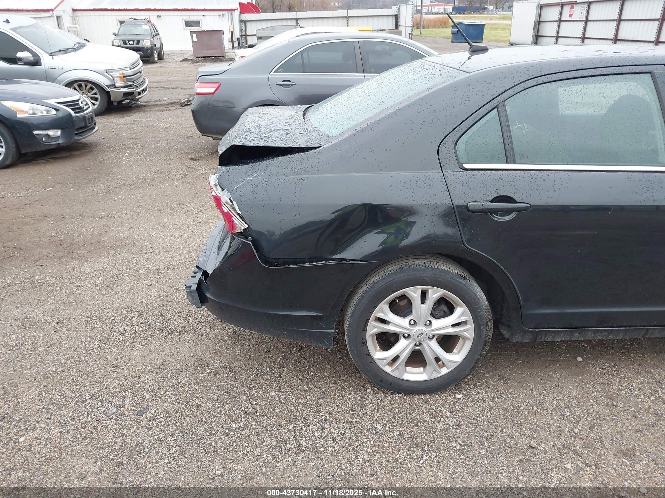 FORD FUSION image 6