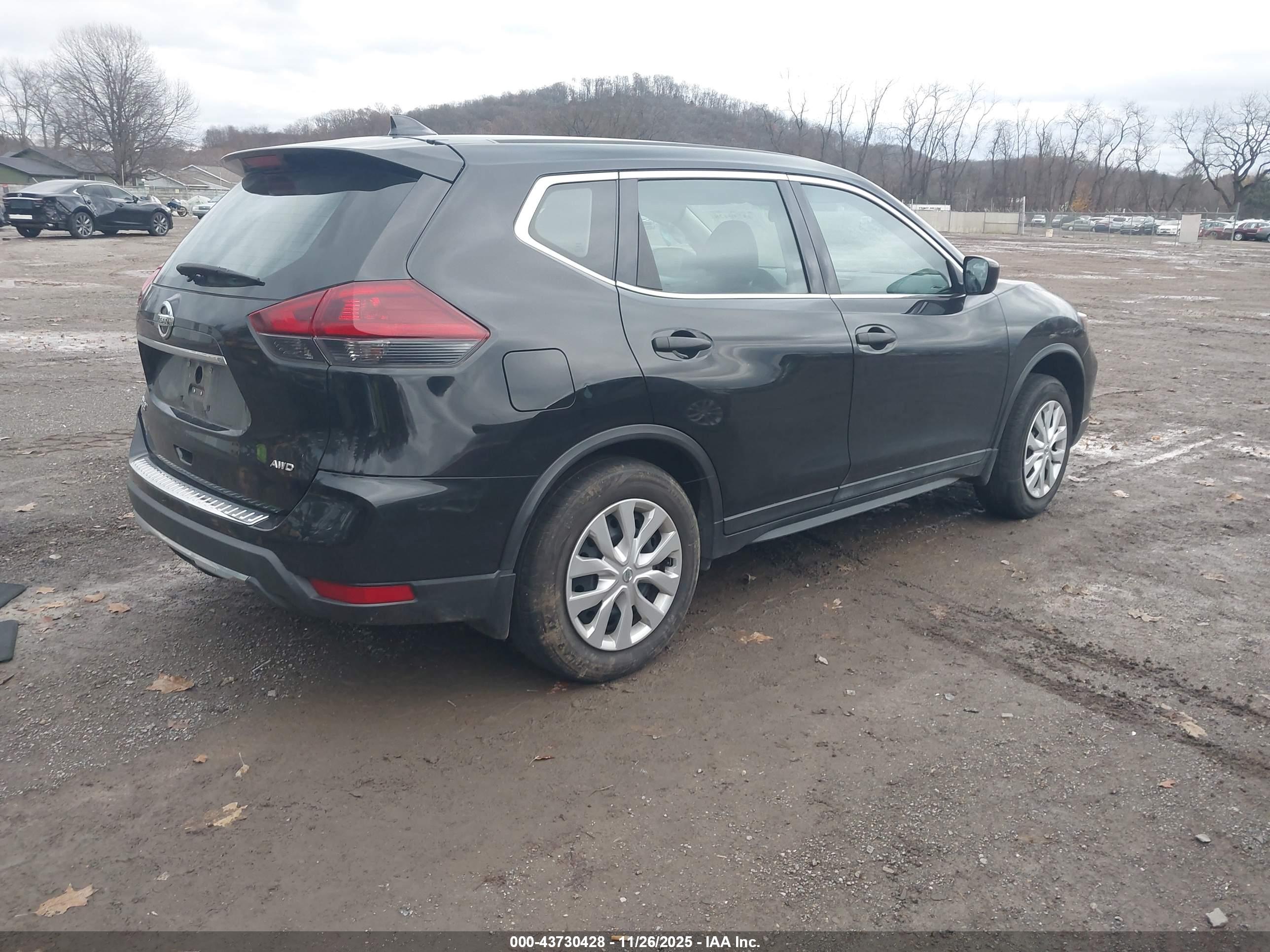 NISSAN ROGUE image 4