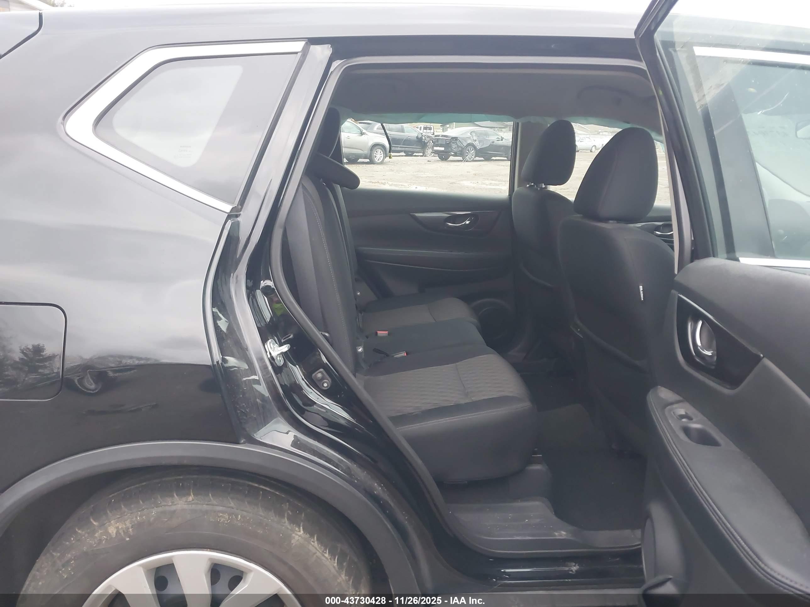 NISSAN ROGUE image 8