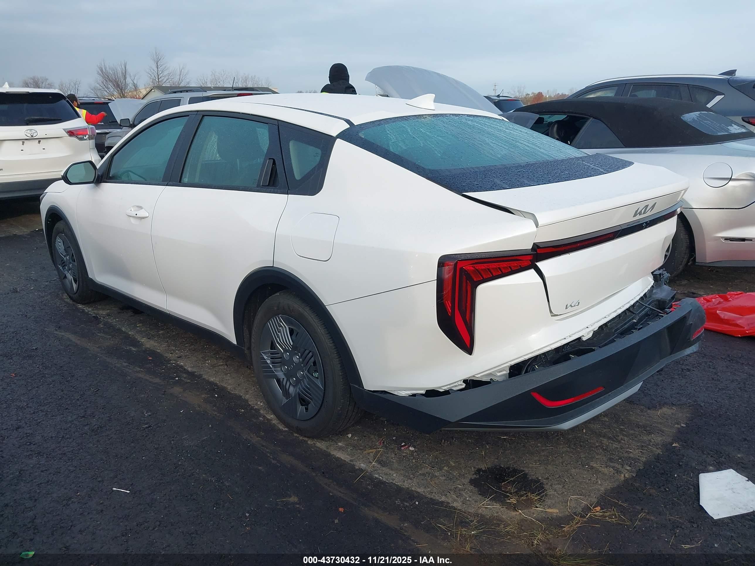 KIA K4 image 3