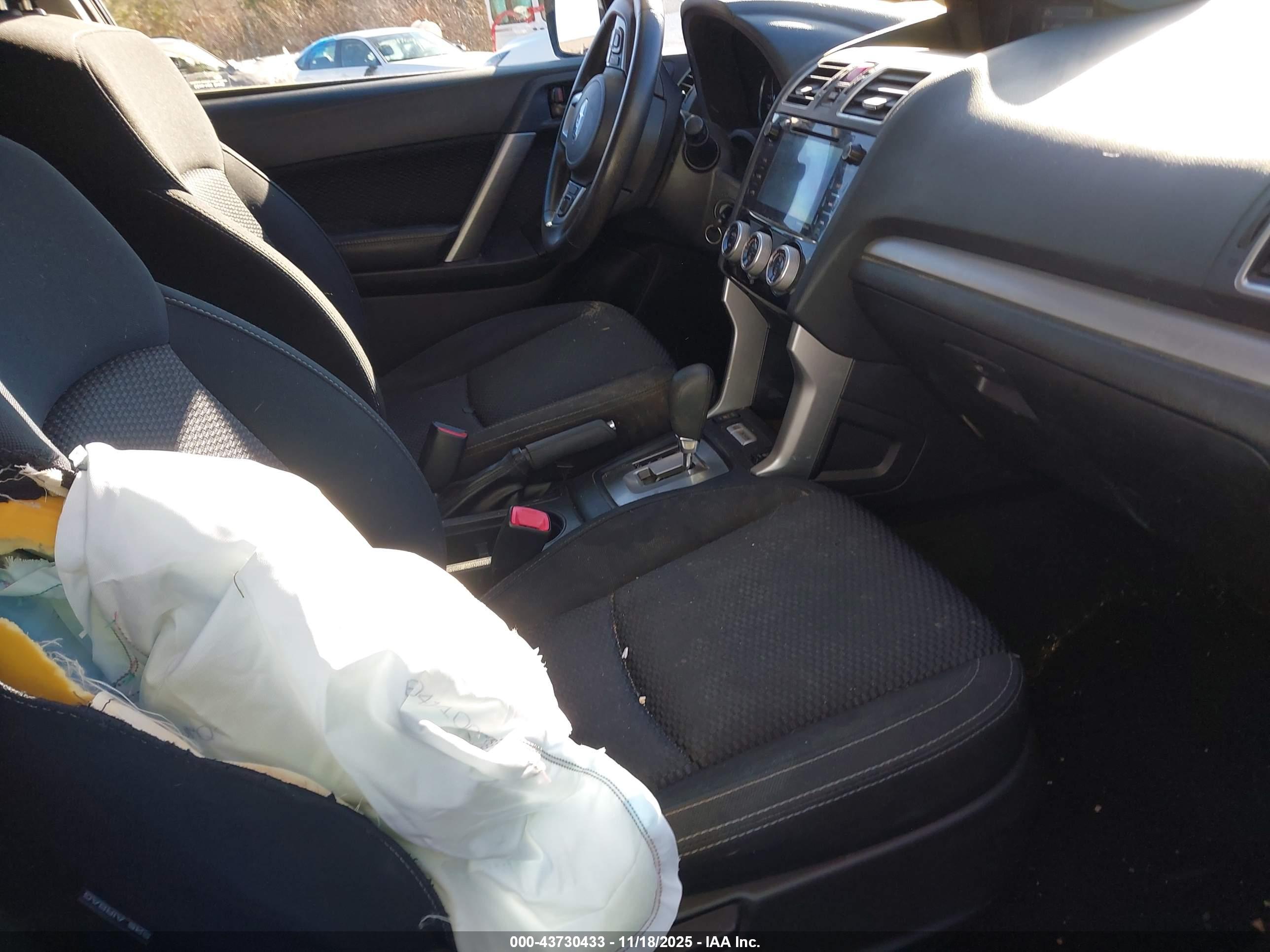 SUBARU FORESTER image 5