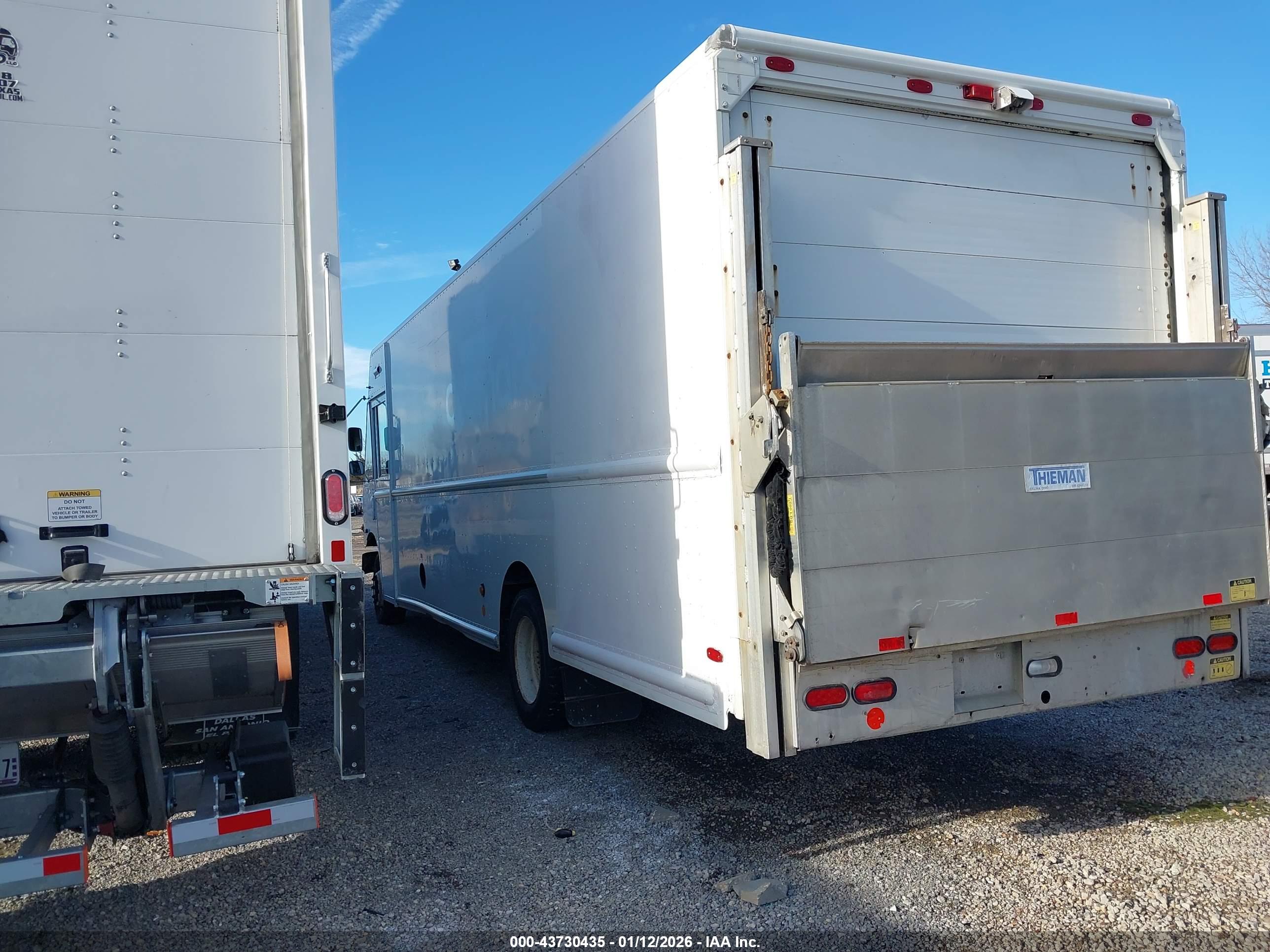 FREIGHTLINER CHASSIS image 3