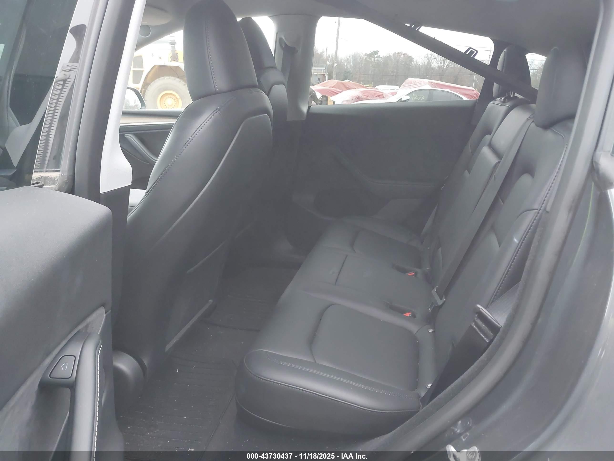 TESLA MODEL image 8