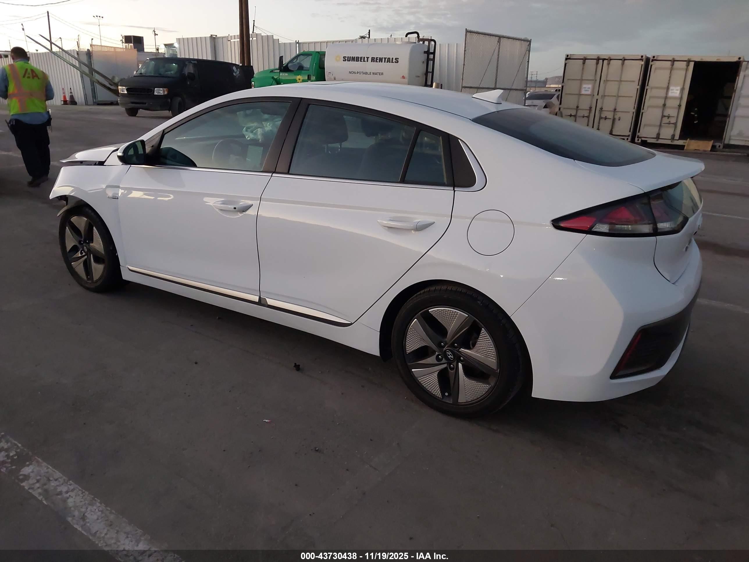 HYUNDAI IONIQ image 3
