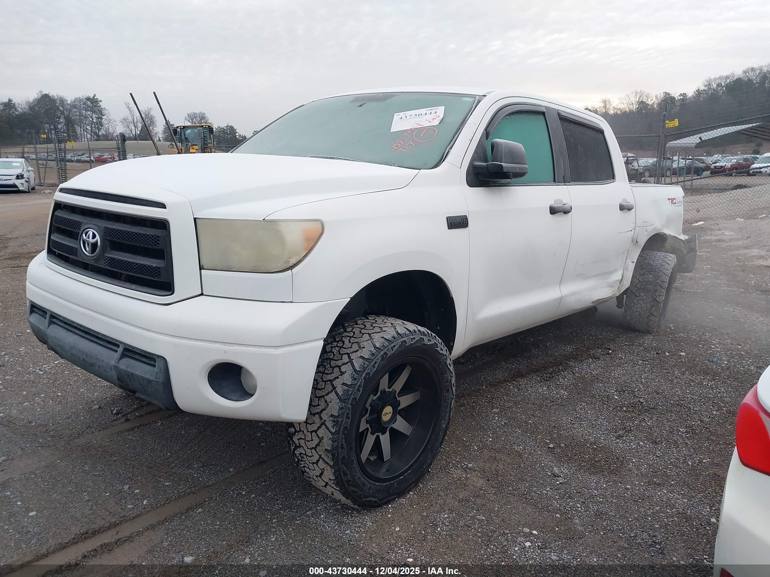 TOYOTA TUNDRA image 2