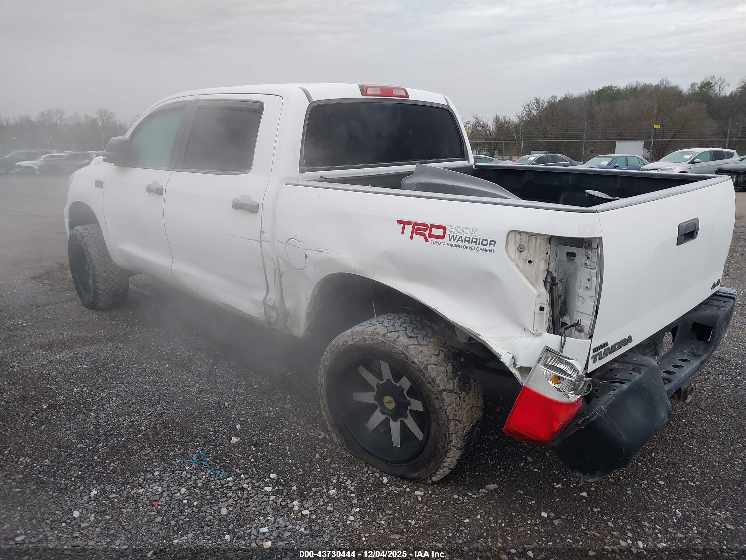 TOYOTA TUNDRA image 3