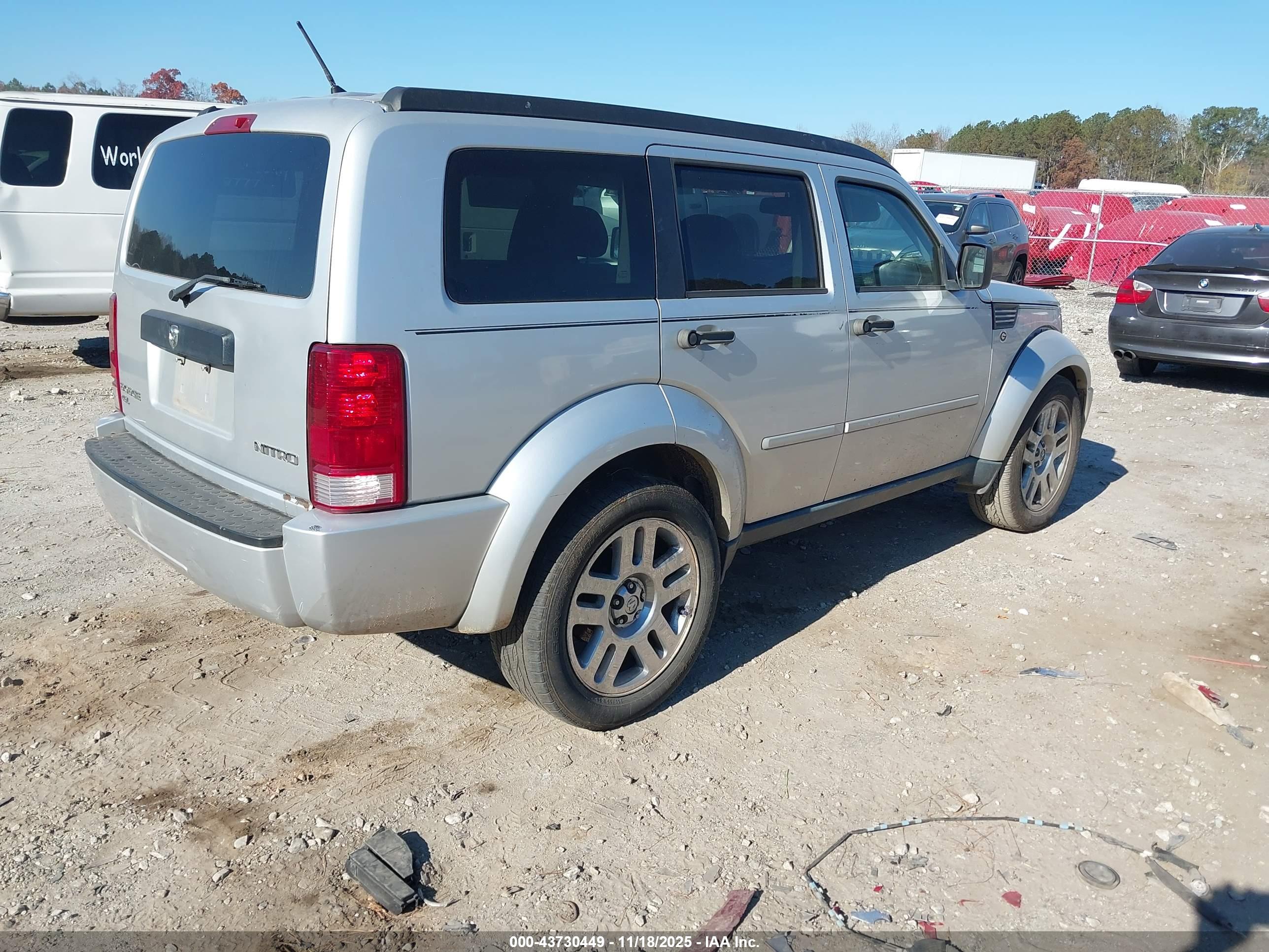DODGE NITRO image 4