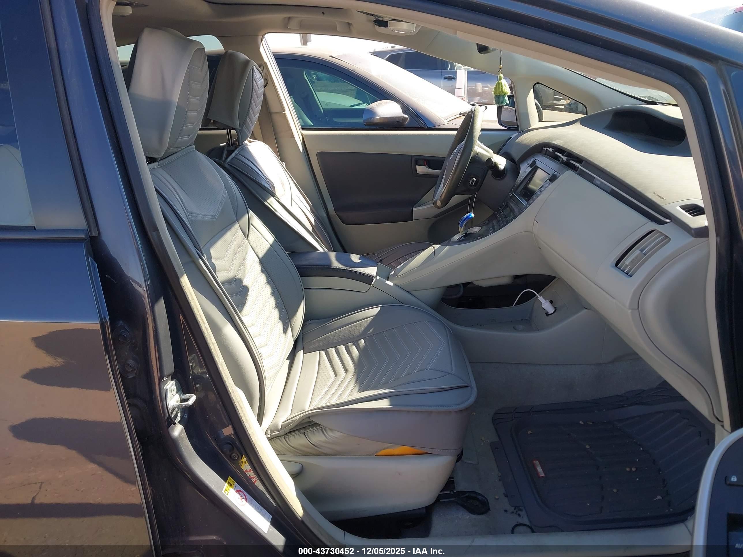 TOYOTA PRIUS image 5