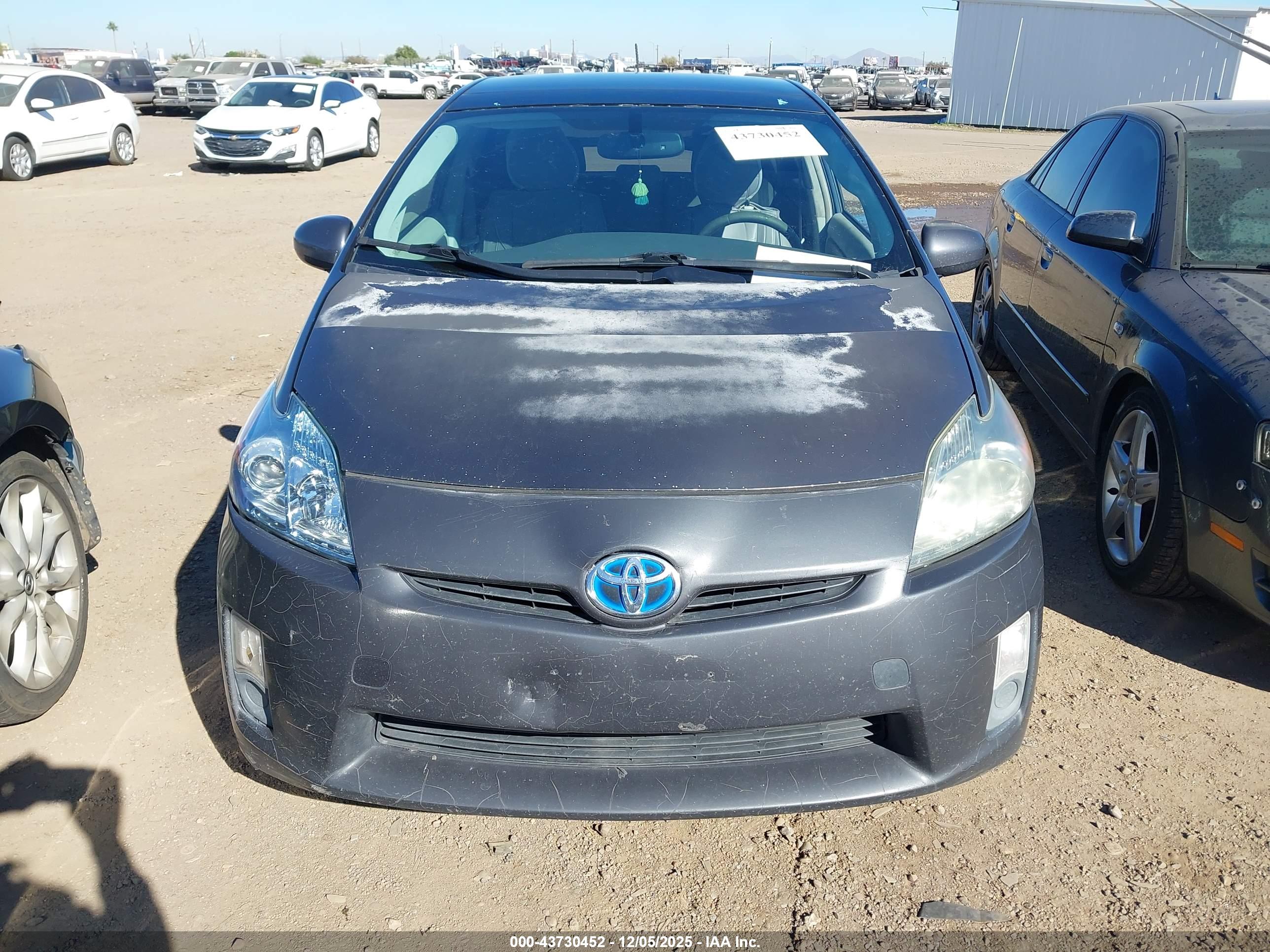 TOYOTA PRIUS image 6