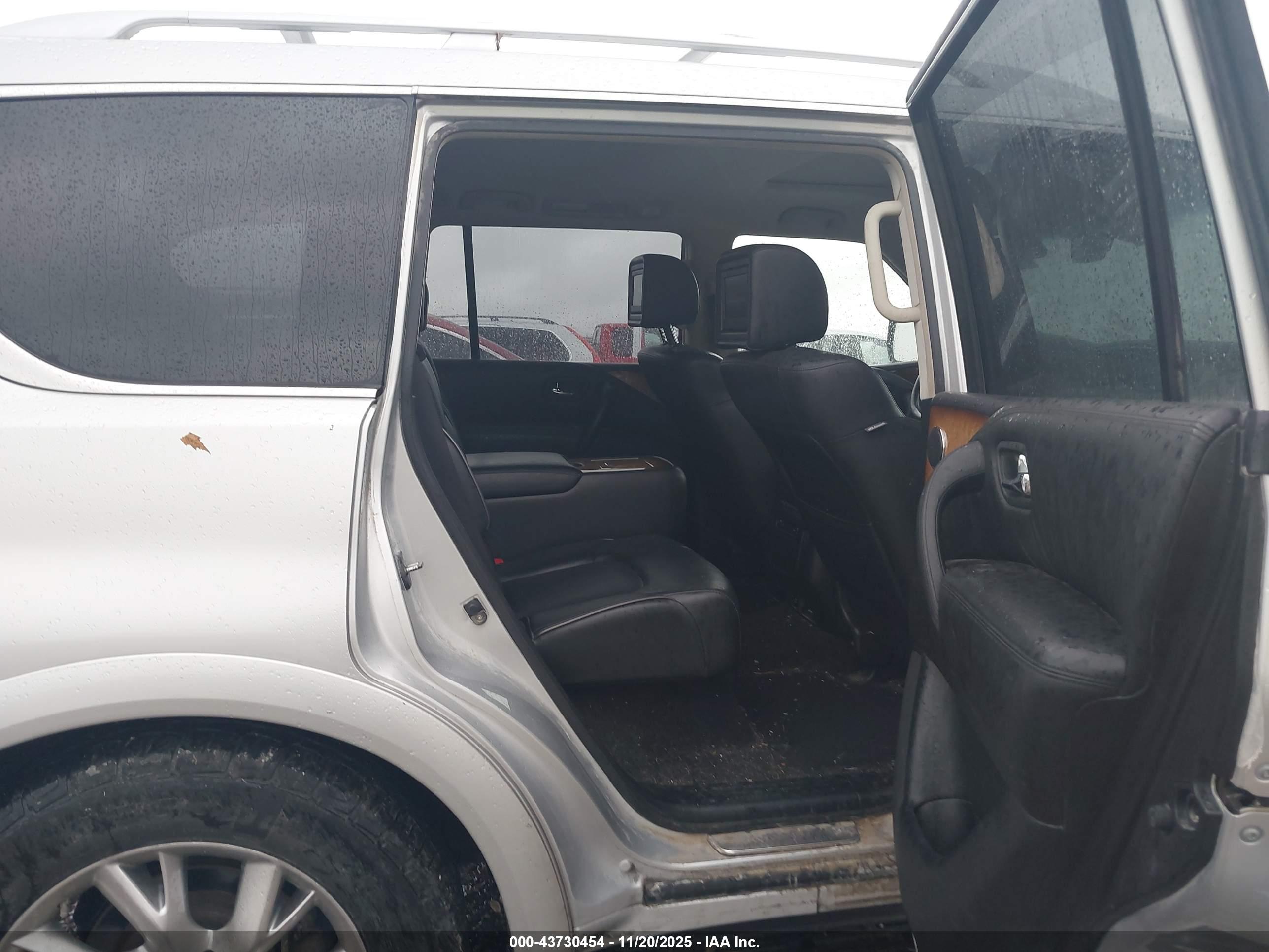 INFINITI QX80 image 8