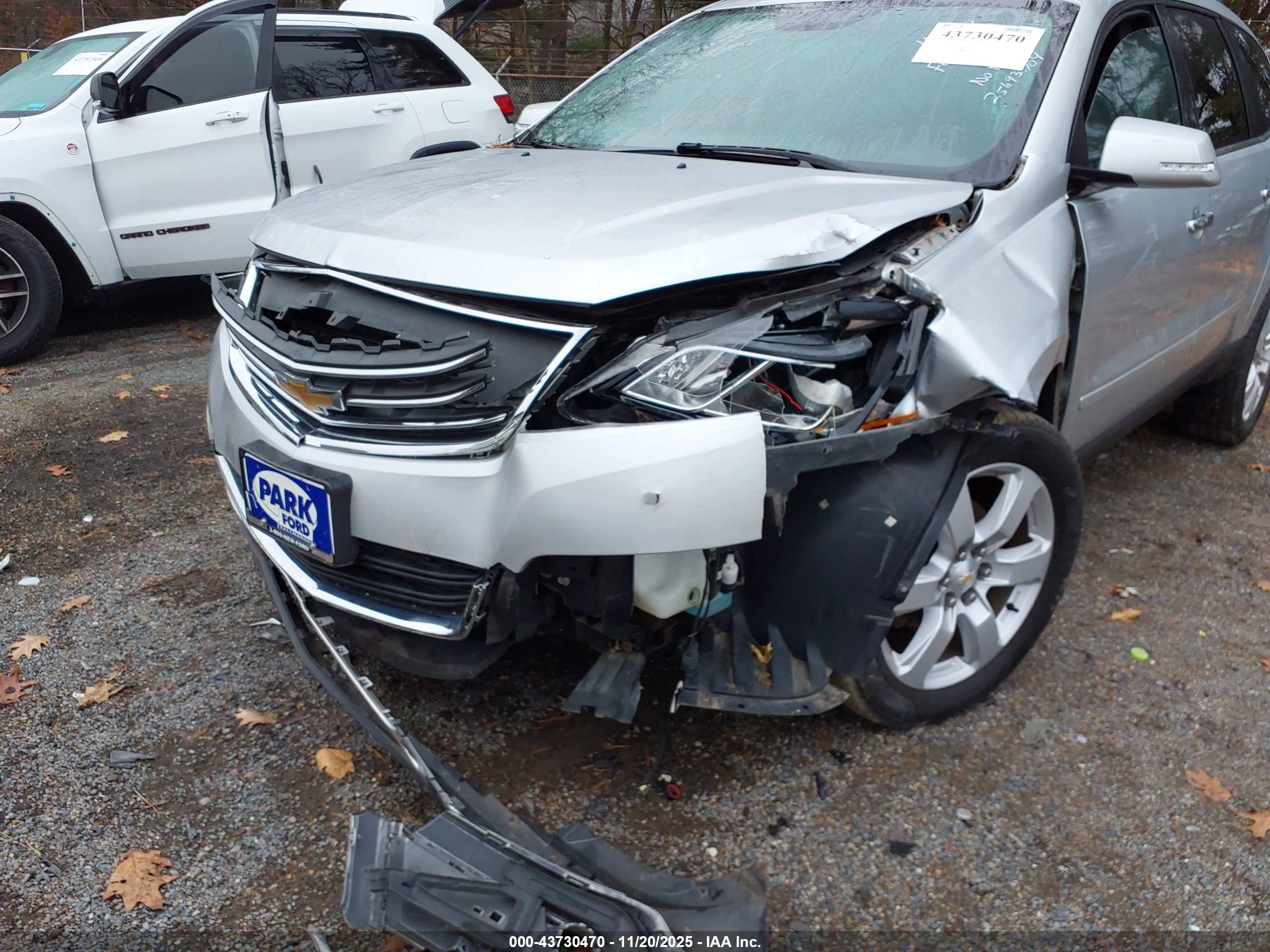 CHEVROLET TRAVERSE image 6