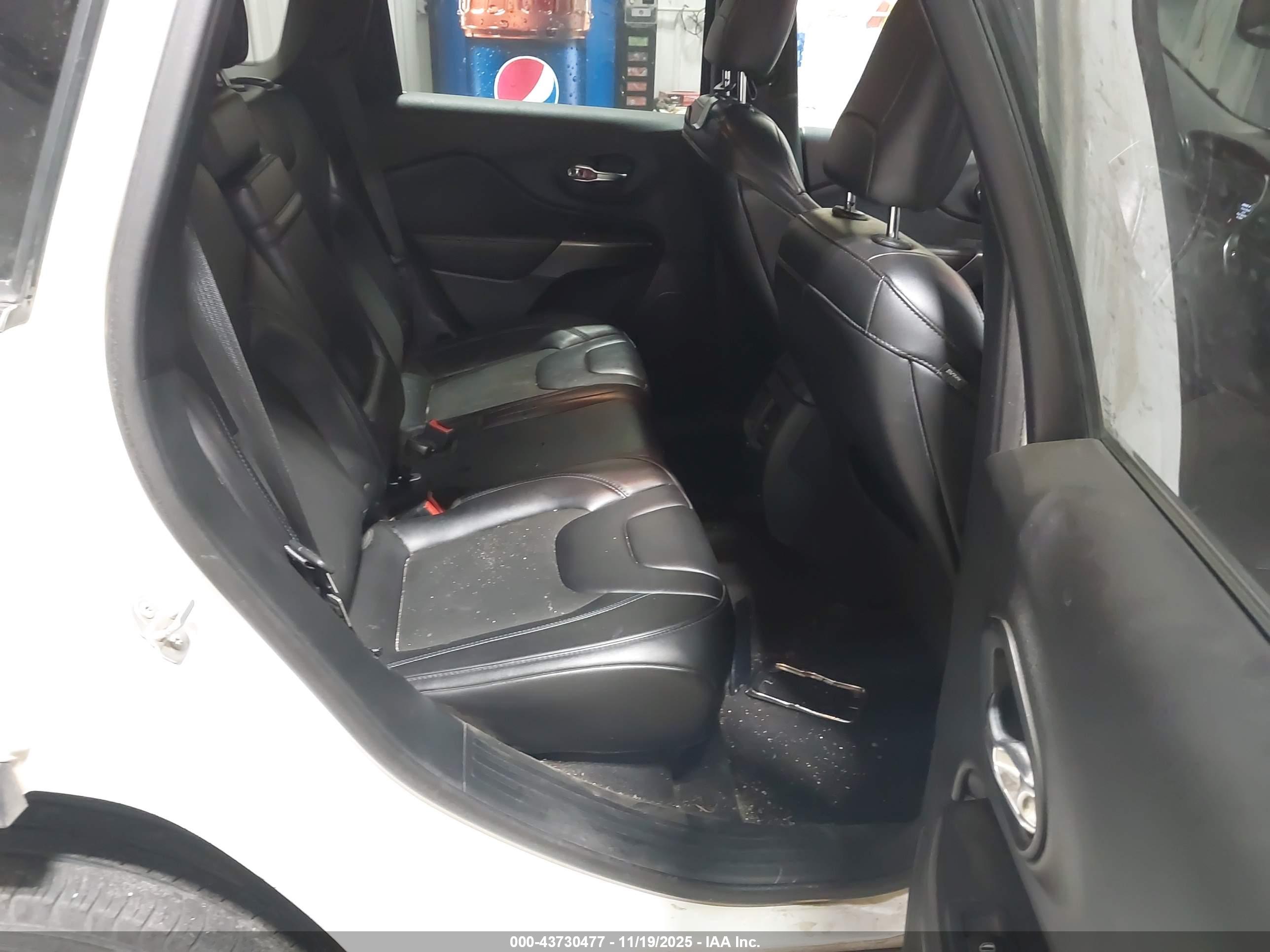 JEEP CHEROKEE image 8