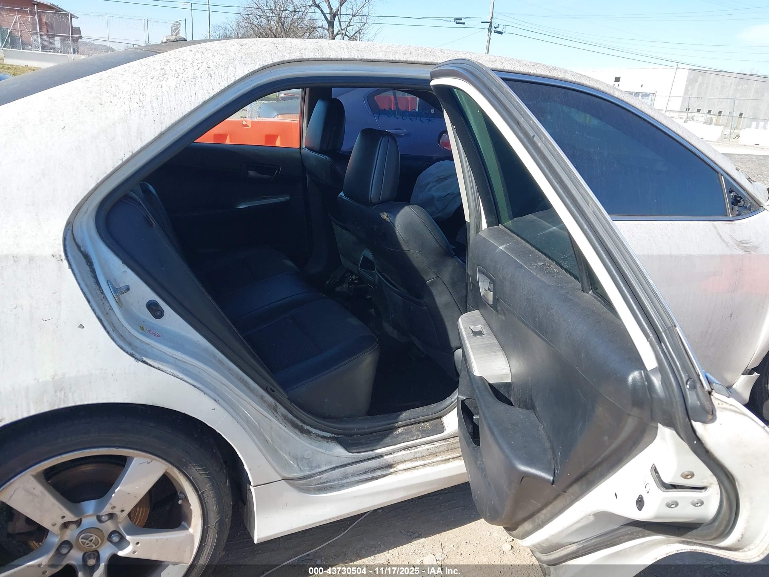 TOYOTA CAMRY image 8