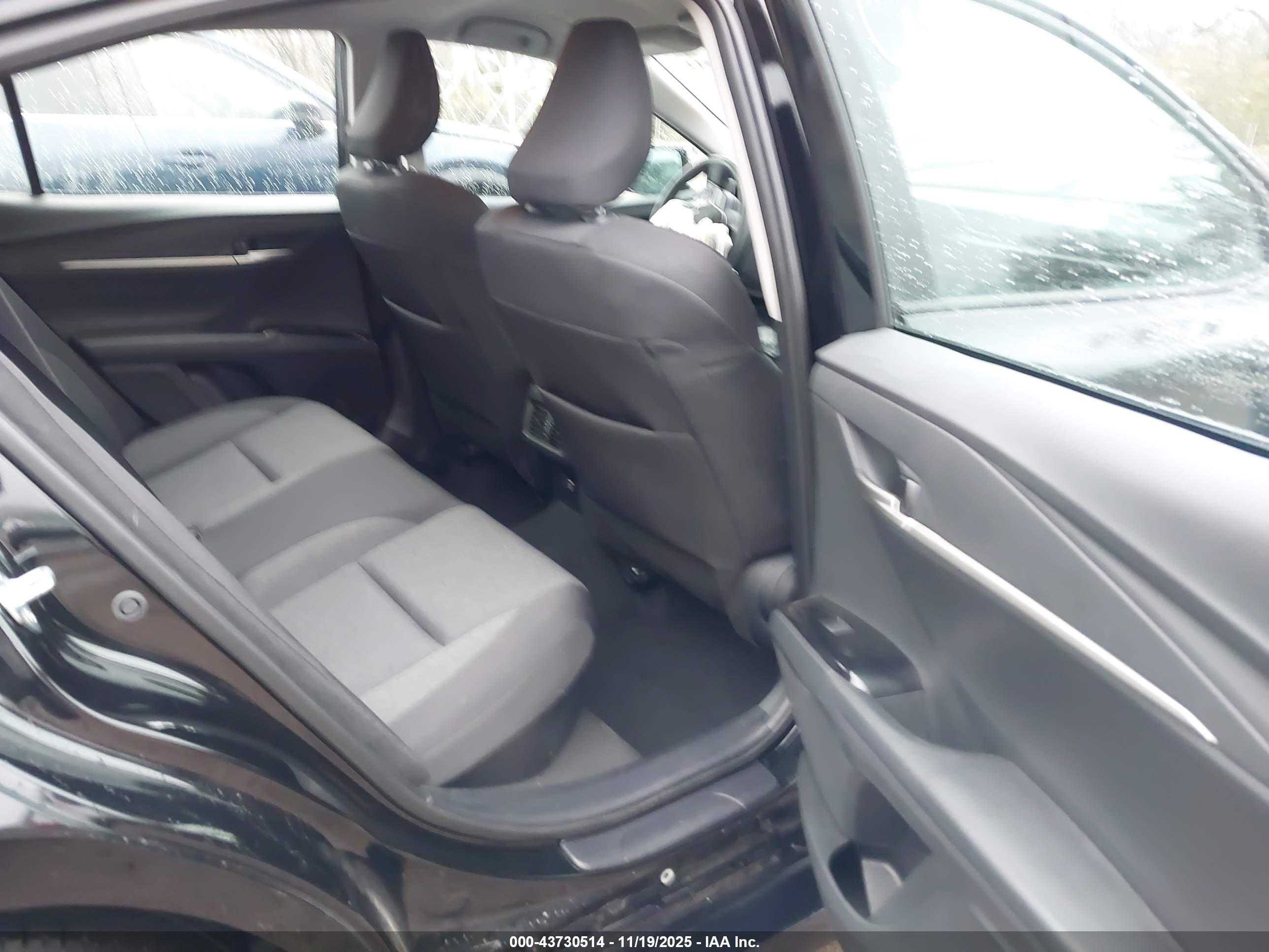 TOYOTA CAMRY image 8