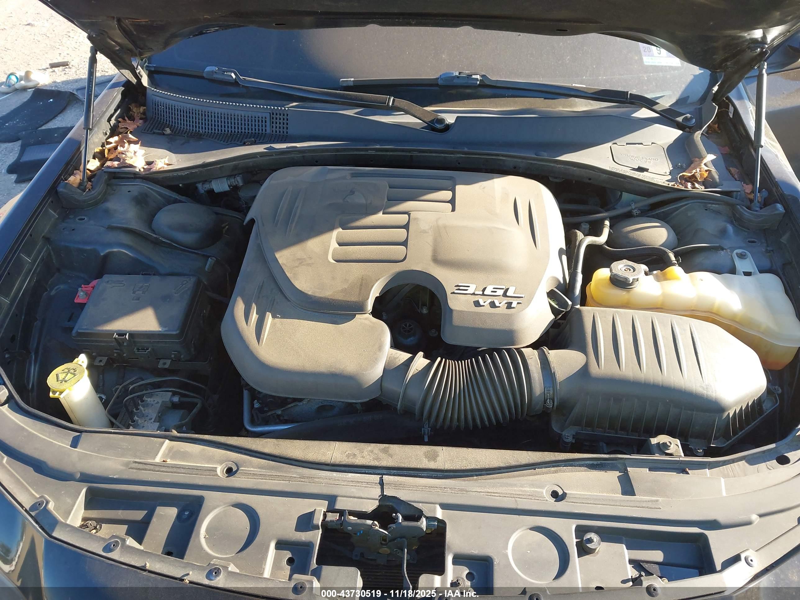CHRYSLER 300 image 10