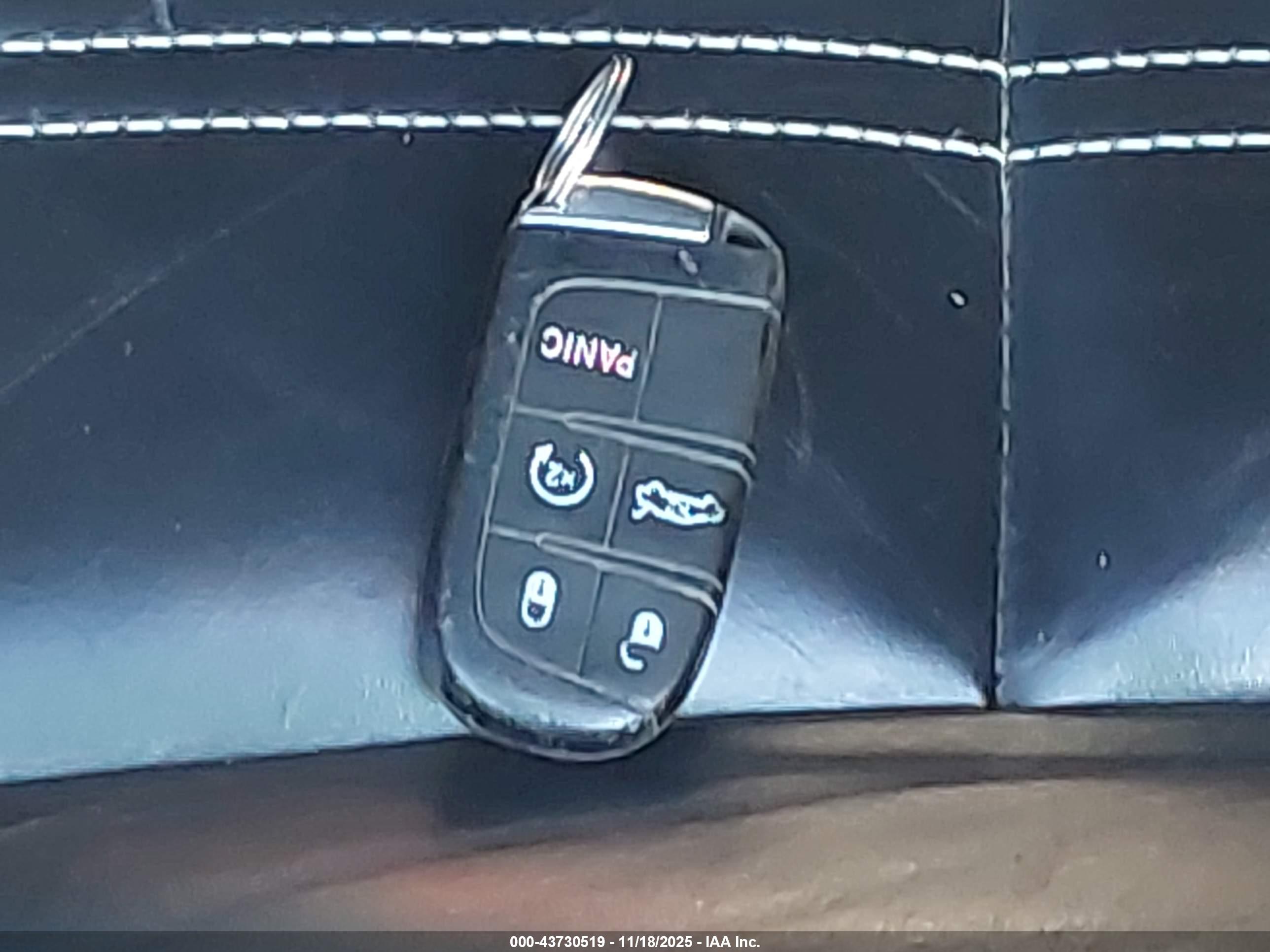 CHRYSLER 300 image 11