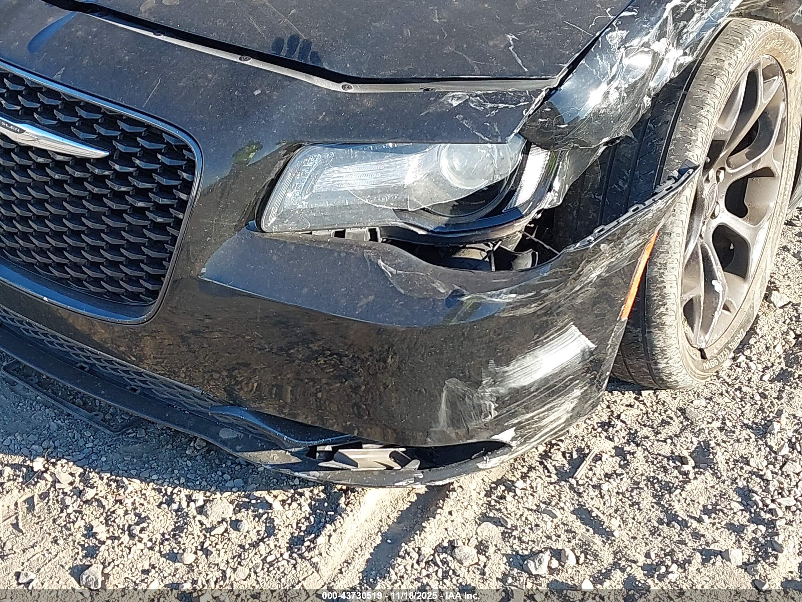 CHRYSLER 300 image 6