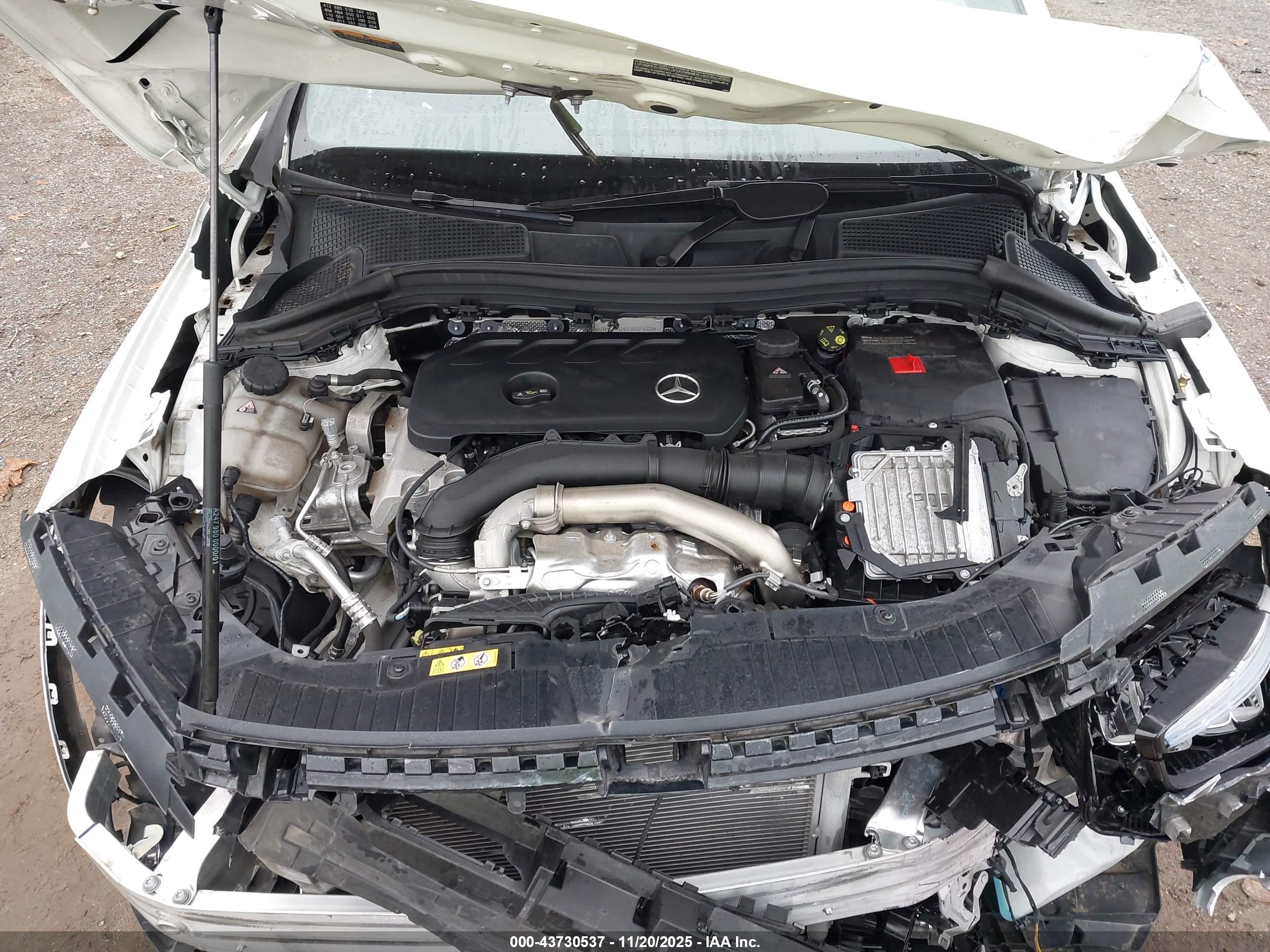 MERCEDES-BENZ GLA image 10