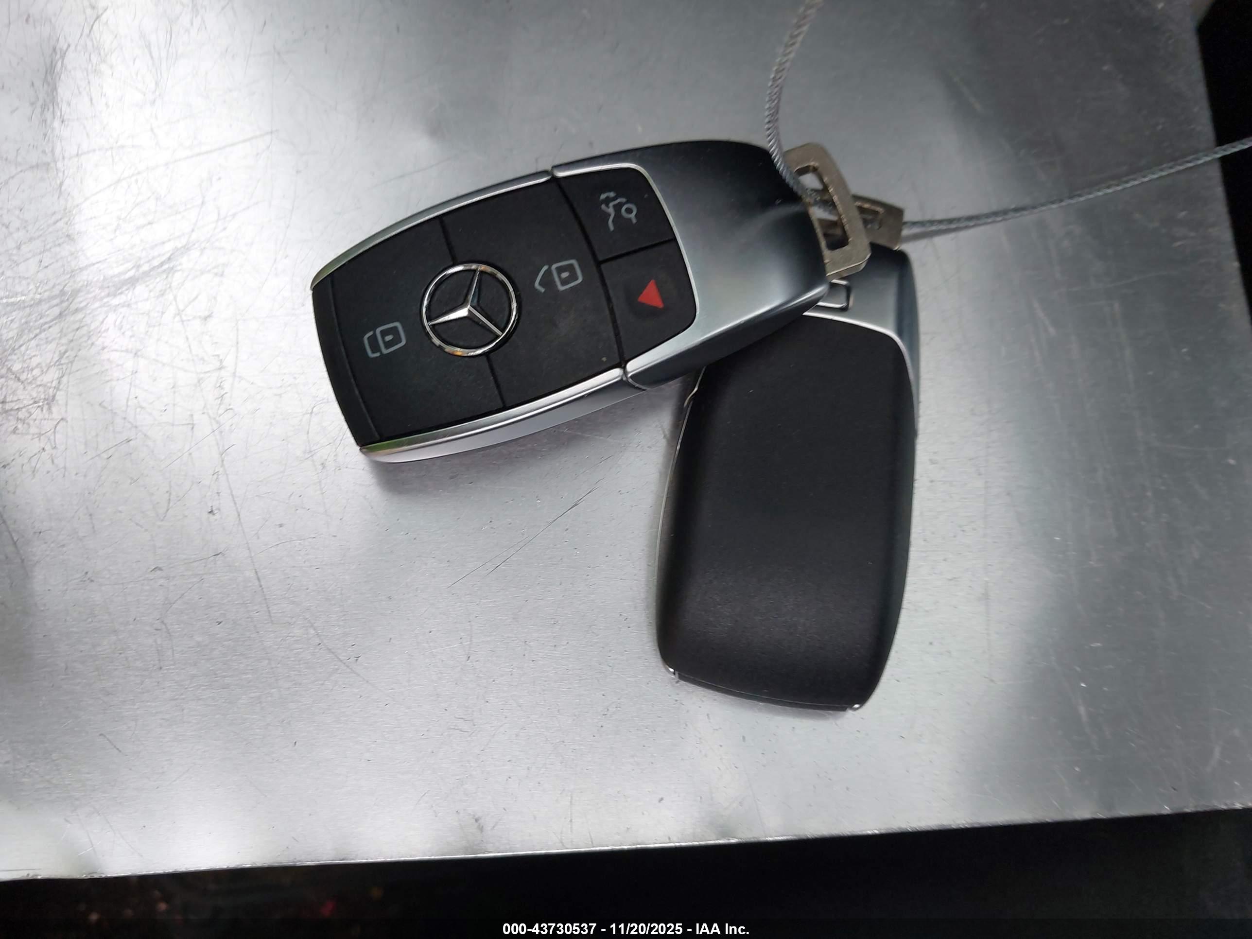 MERCEDES-BENZ GLA image 11