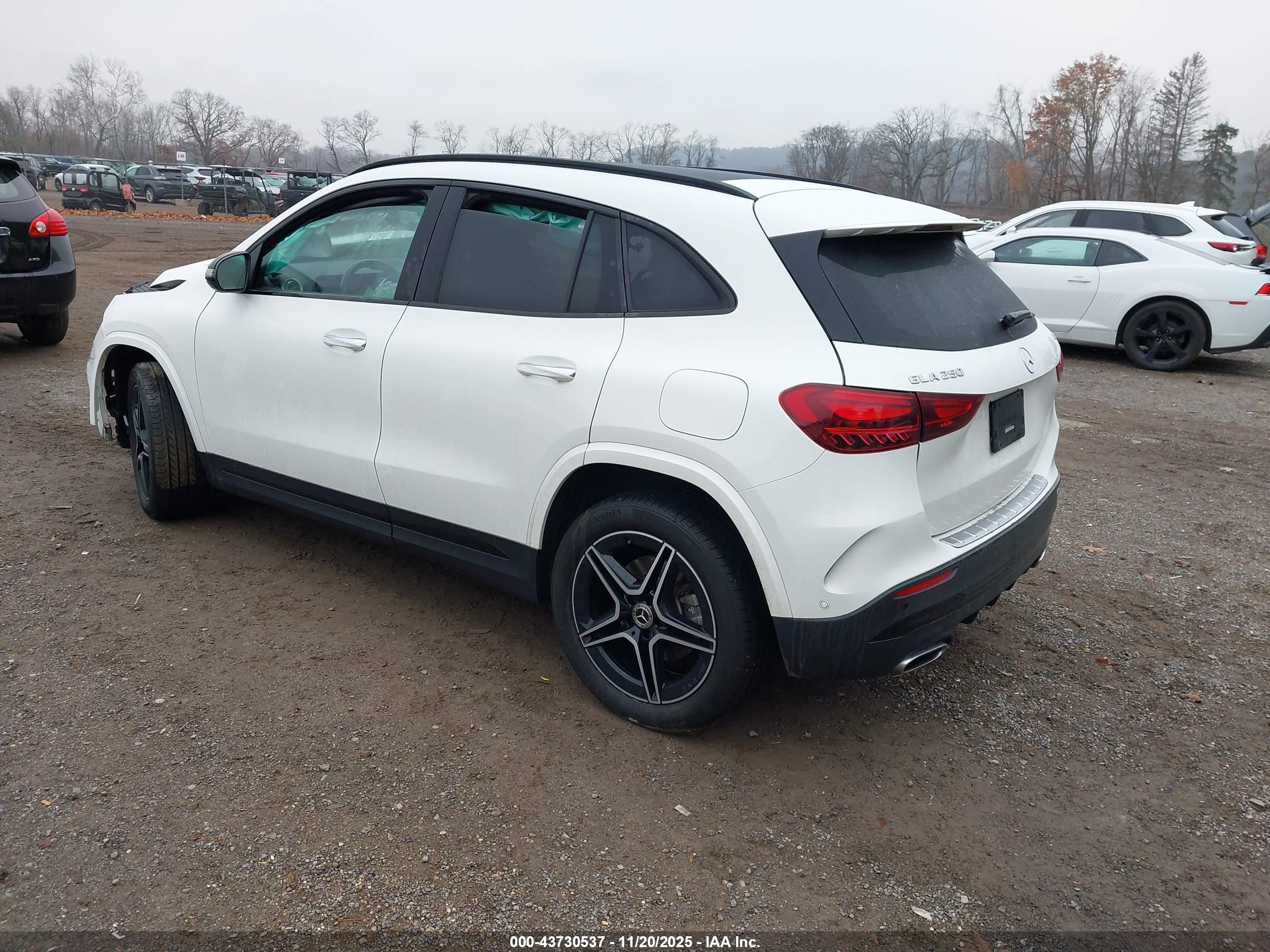 MERCEDES-BENZ GLA image 3