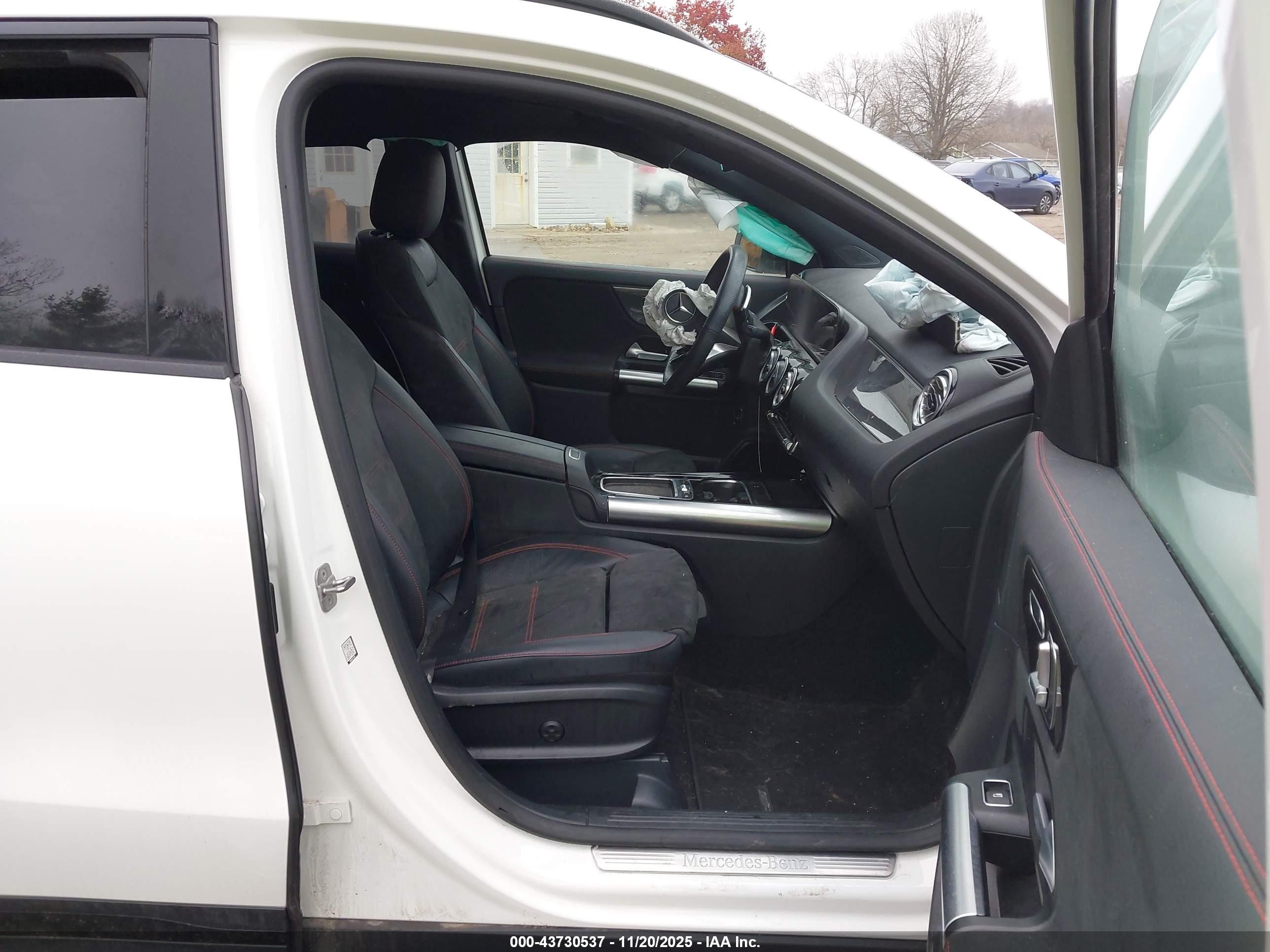 MERCEDES-BENZ GLA image 5