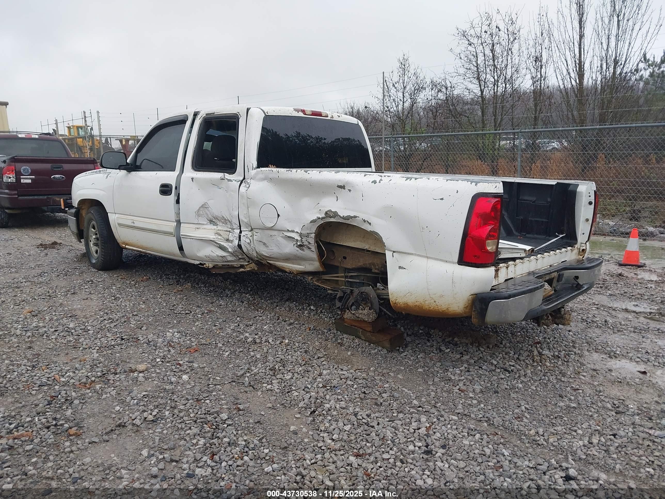 CHEVROLET SILVERADO image 3