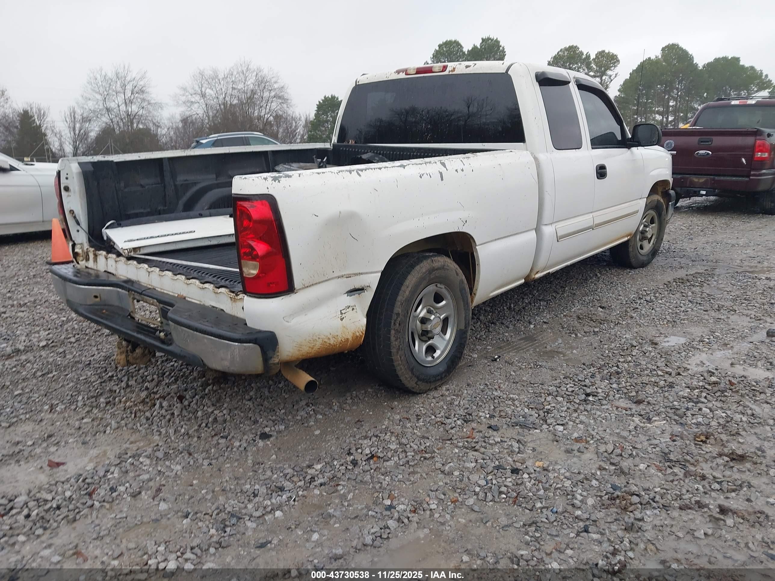 CHEVROLET SILVERADO image 4