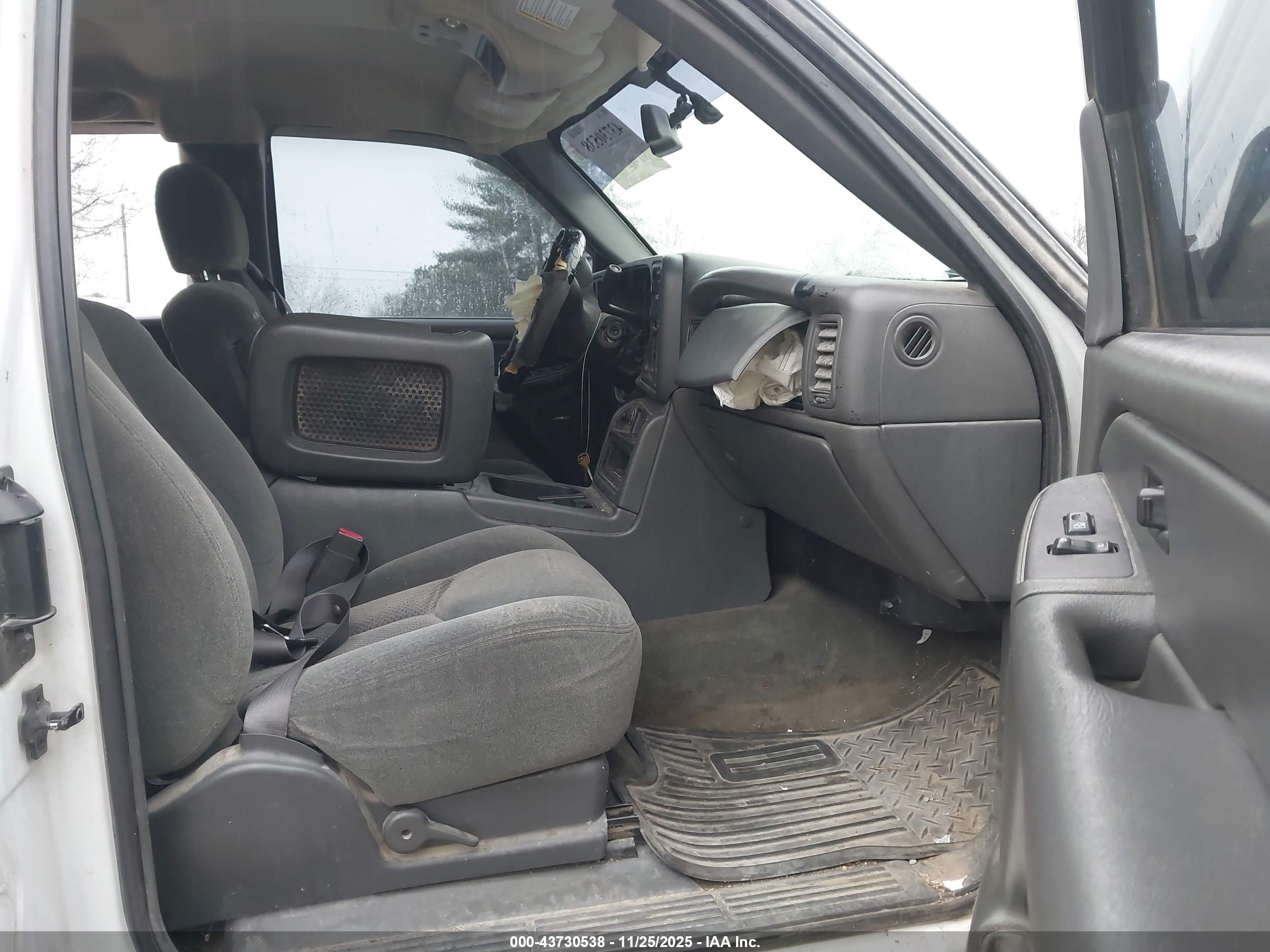 CHEVROLET SILVERADO image 5