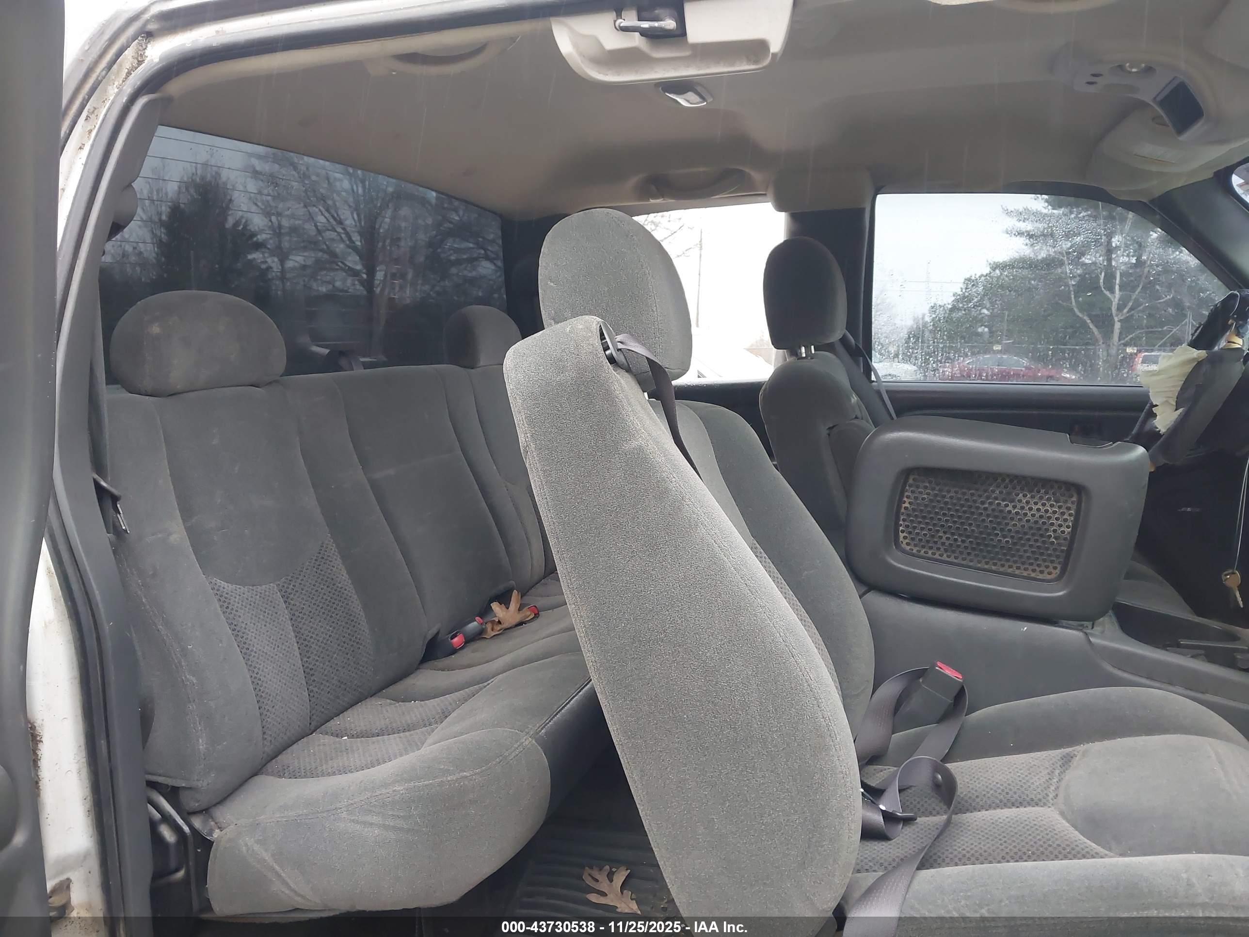 CHEVROLET SILVERADO image 8