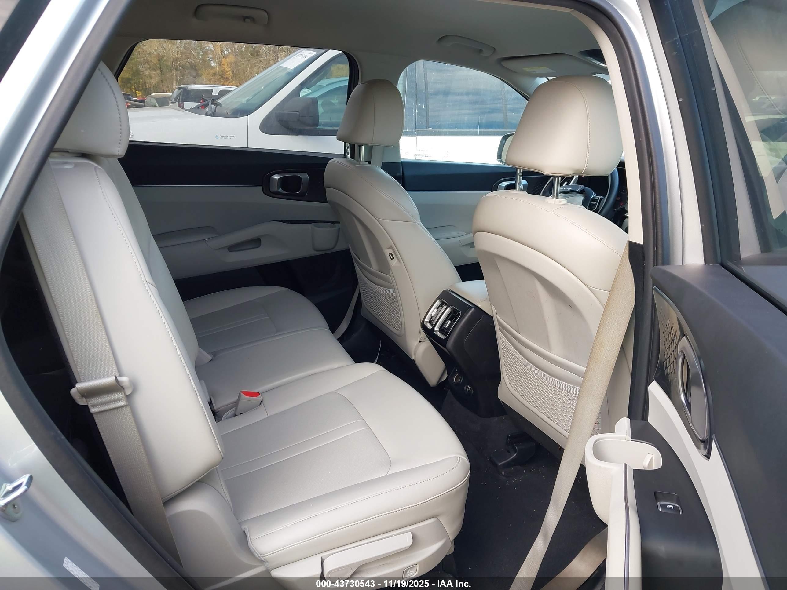 KIA SORENTO image 8