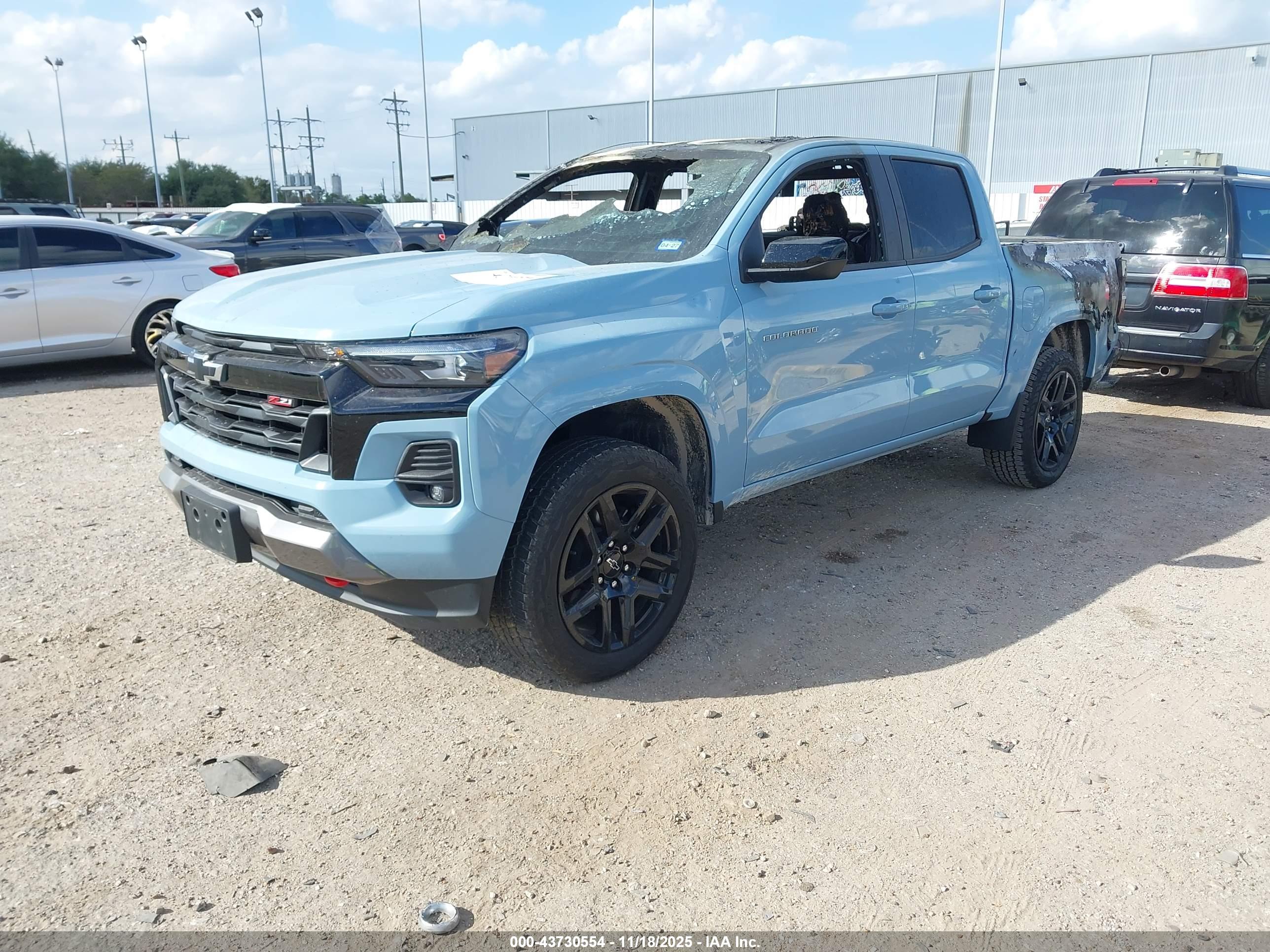 CHEVROLET COLORADO image 2