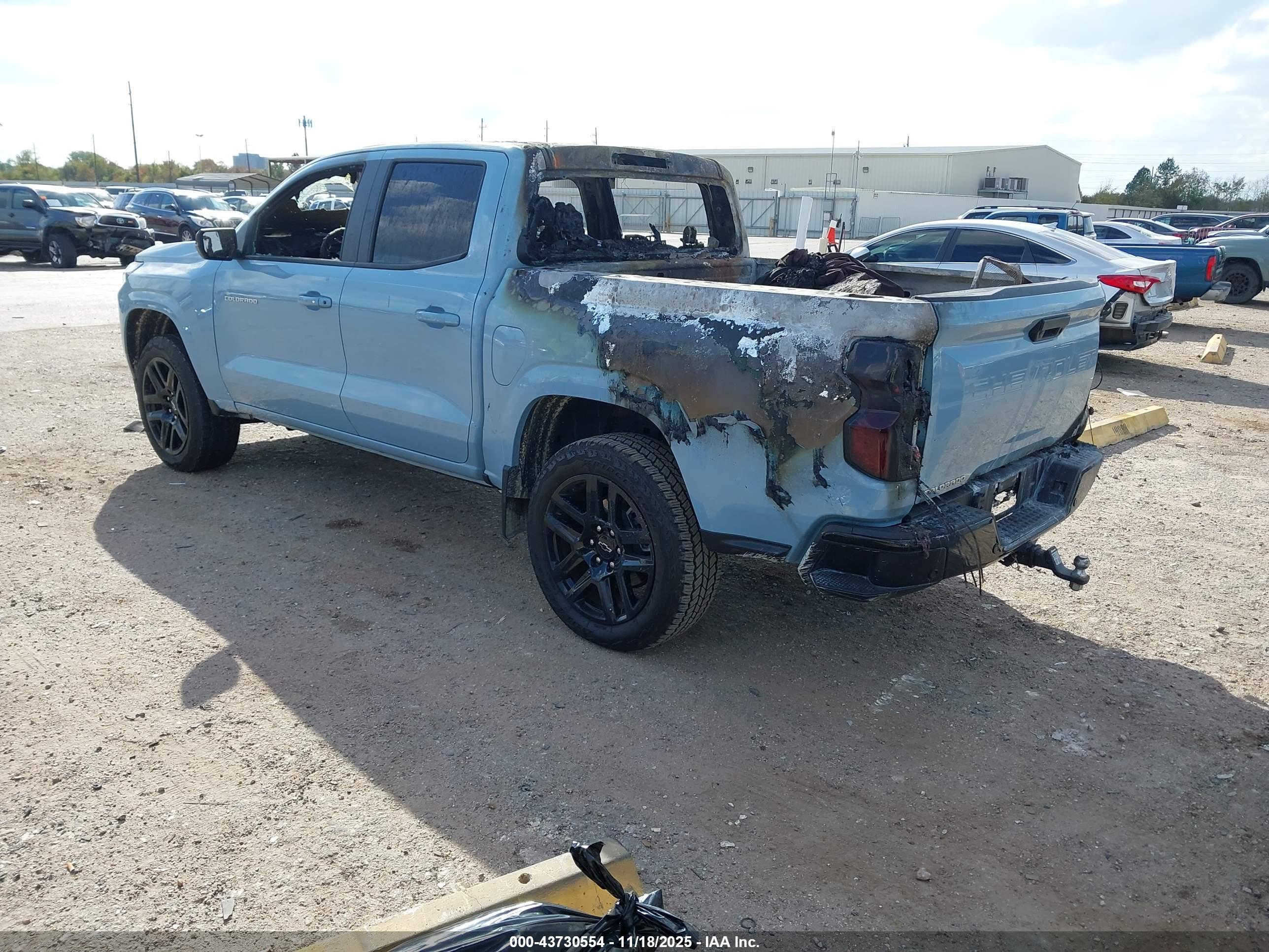 CHEVROLET COLORADO image 3