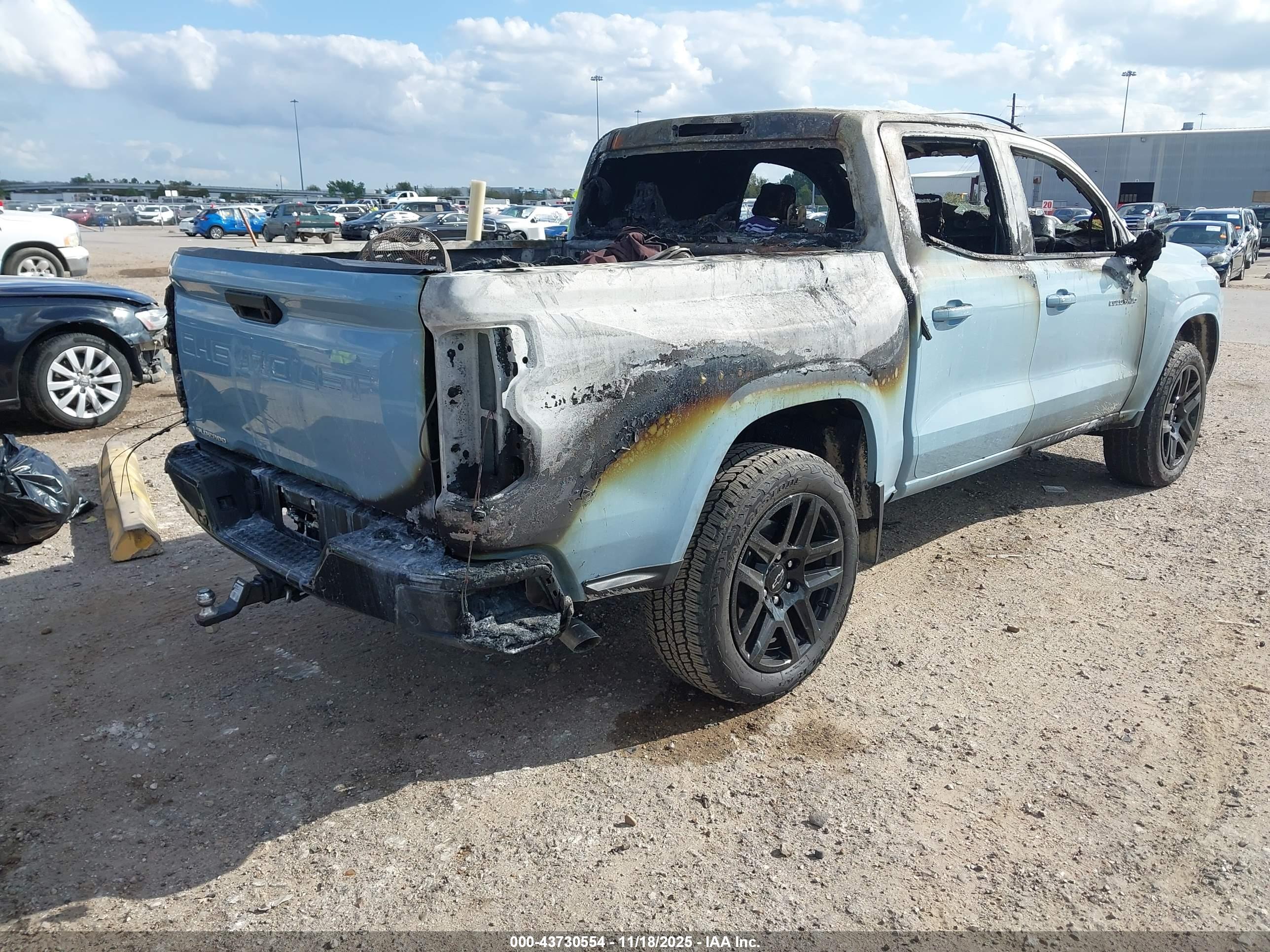 CHEVROLET COLORADO image 4