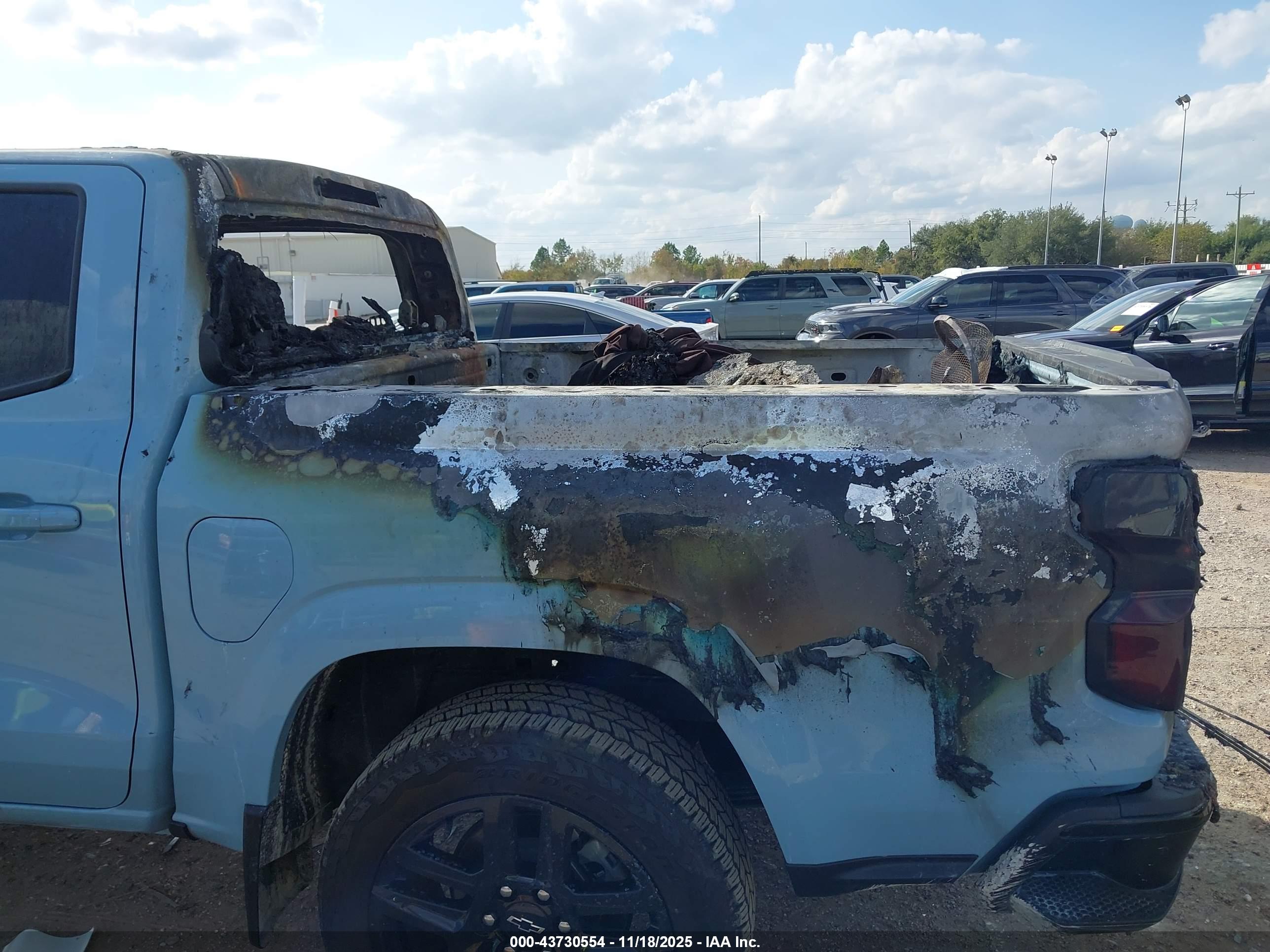 CHEVROLET COLORADO image 6