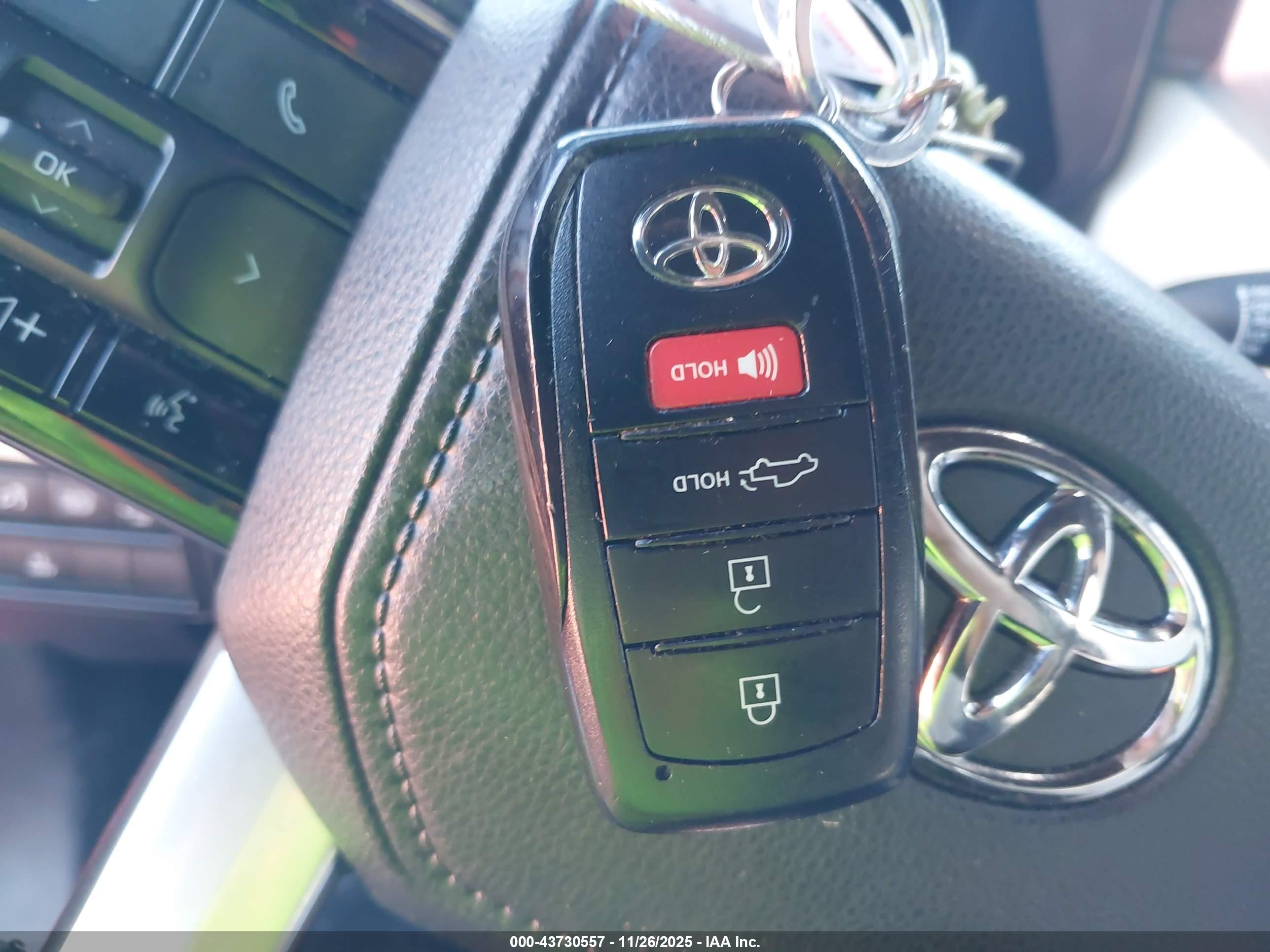 TOYOTA TUNDRA image 11