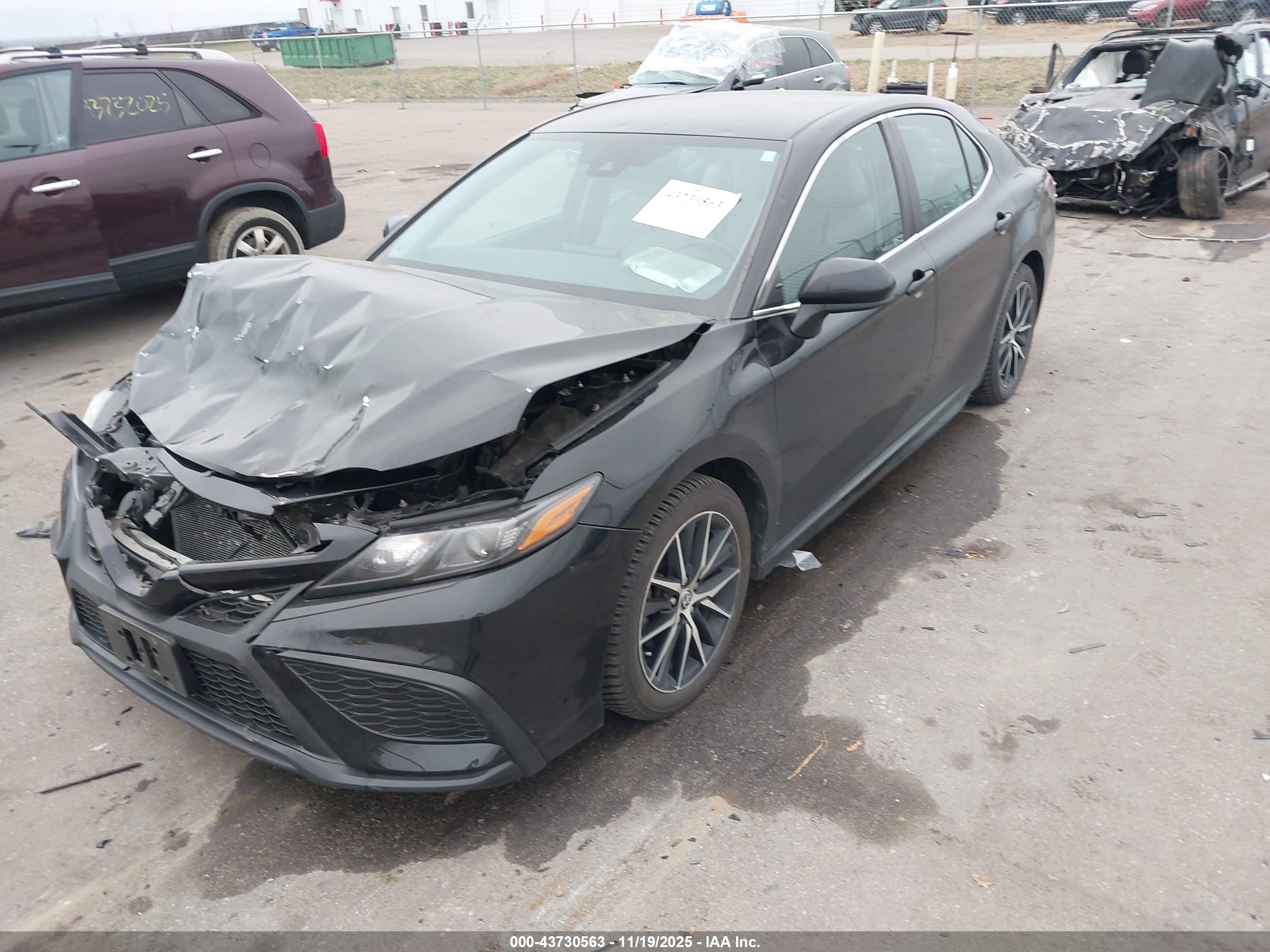 TOYOTA CAMRY image 2