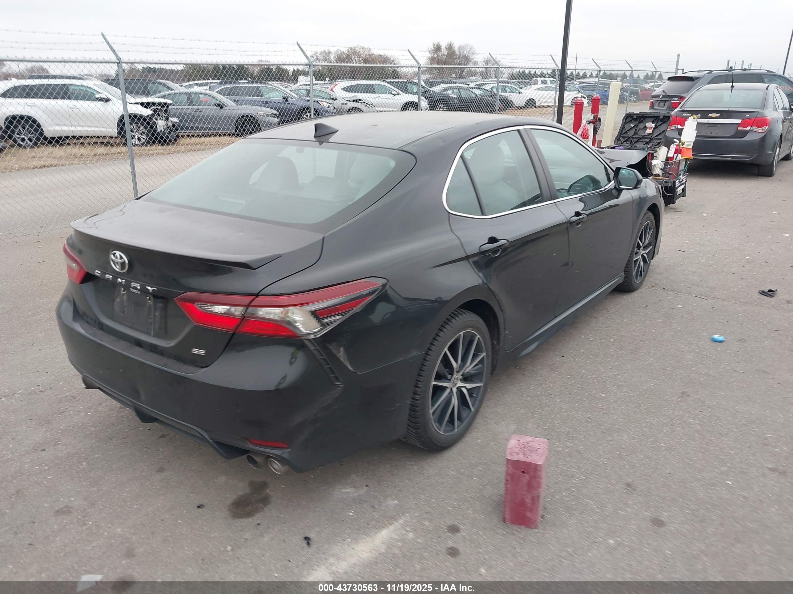 TOYOTA CAMRY image 4