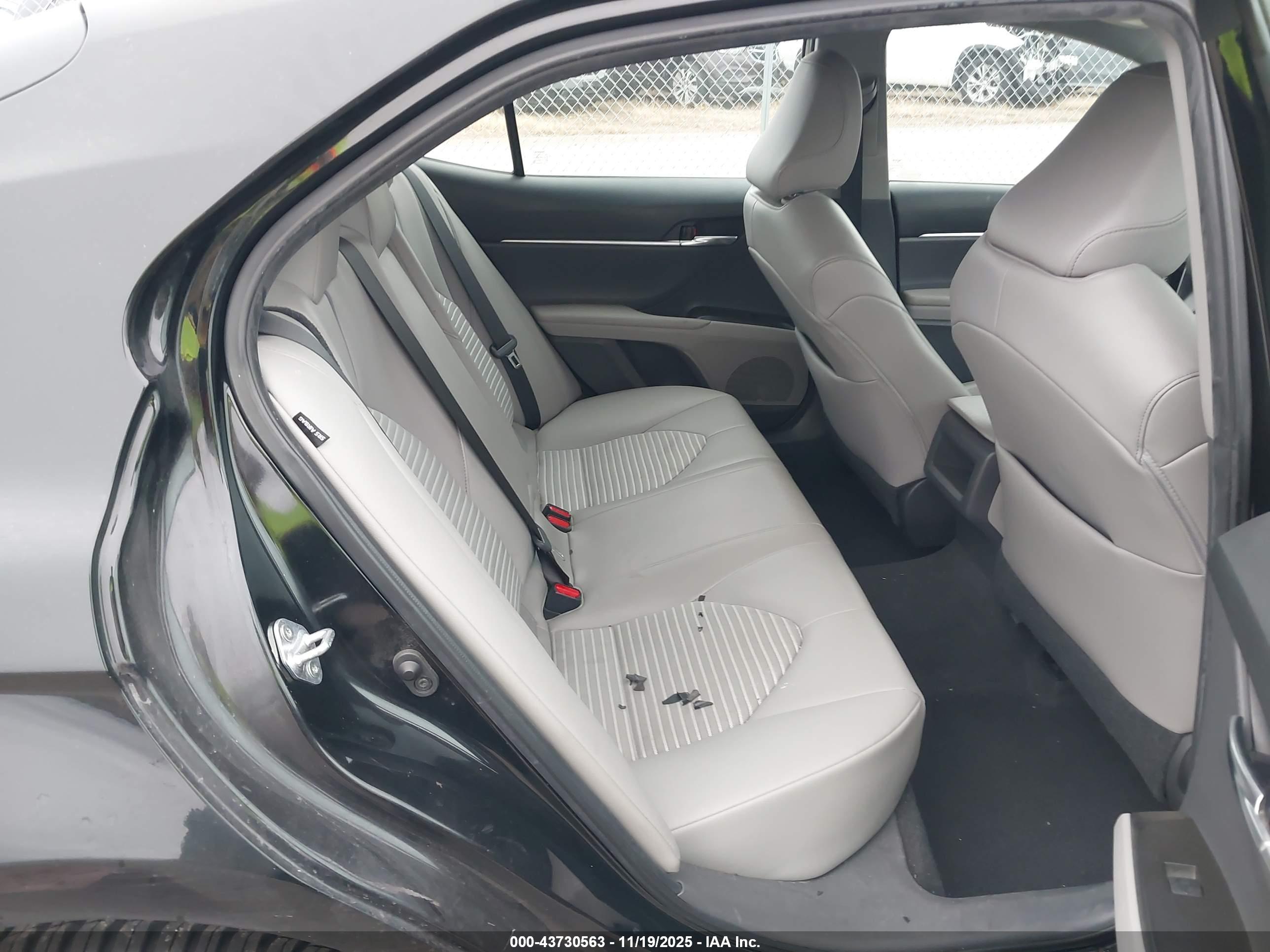 TOYOTA CAMRY image 8