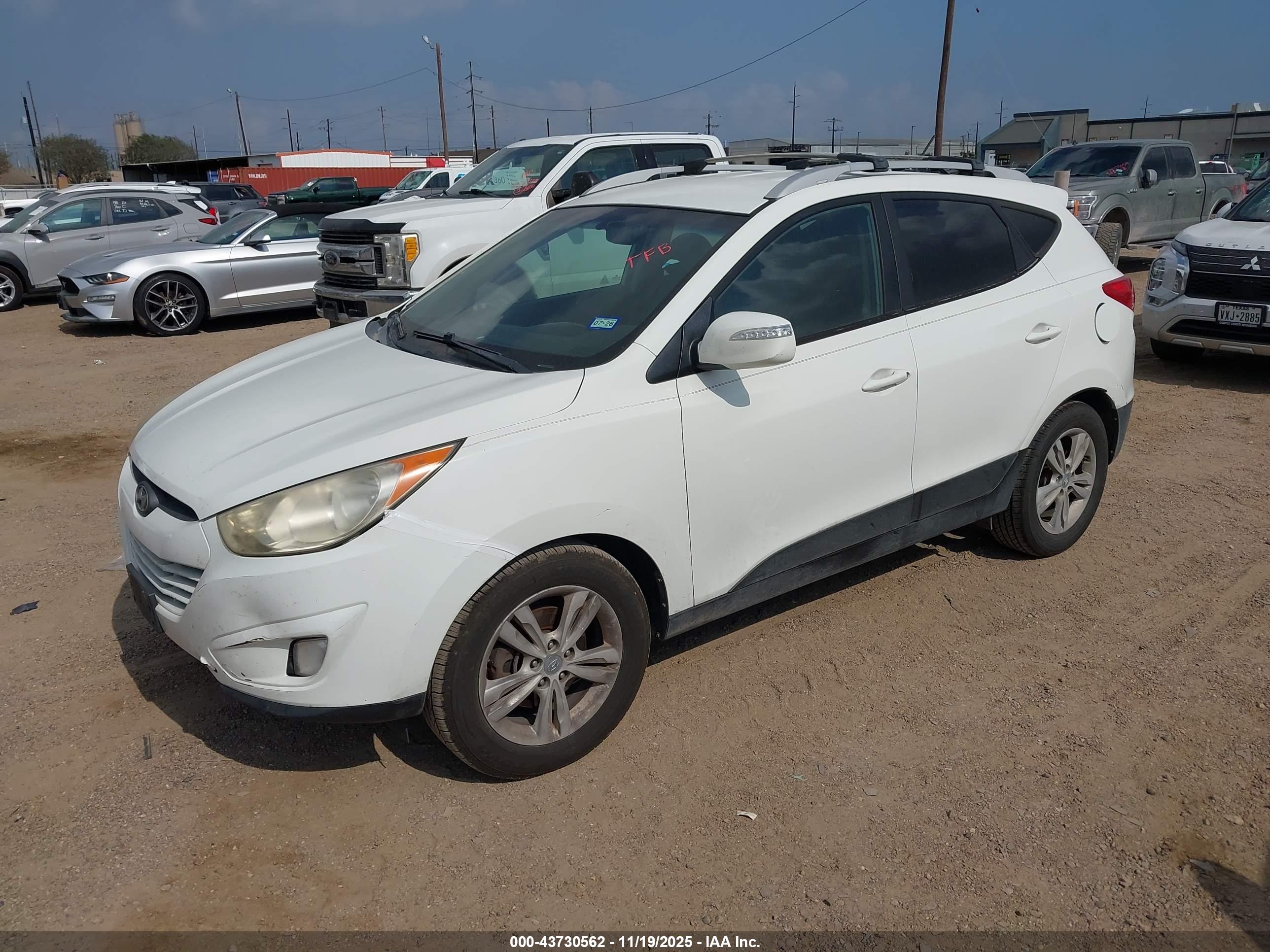 HYUNDAI TUCSON image 2