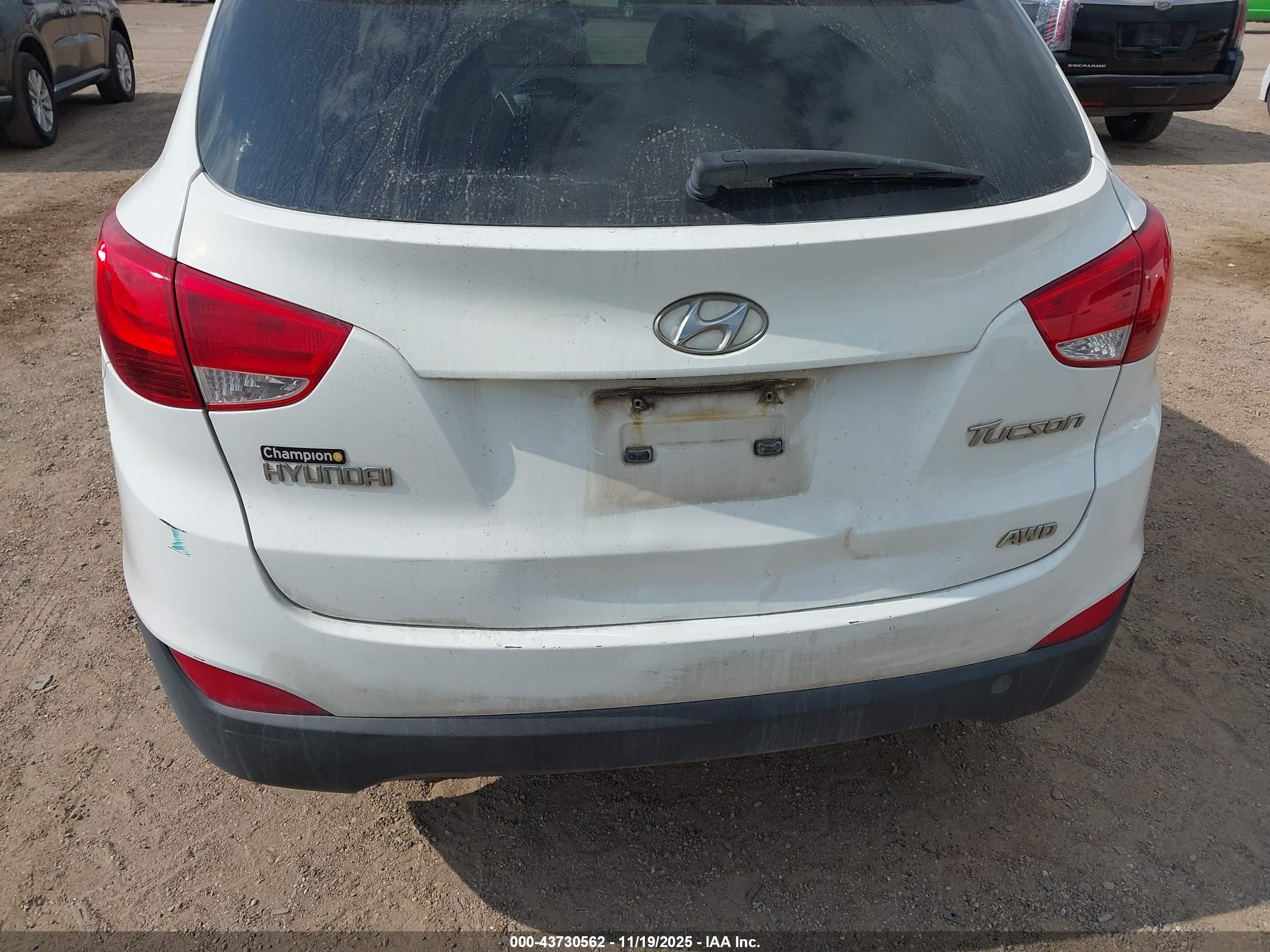 HYUNDAI TUCSON image 6