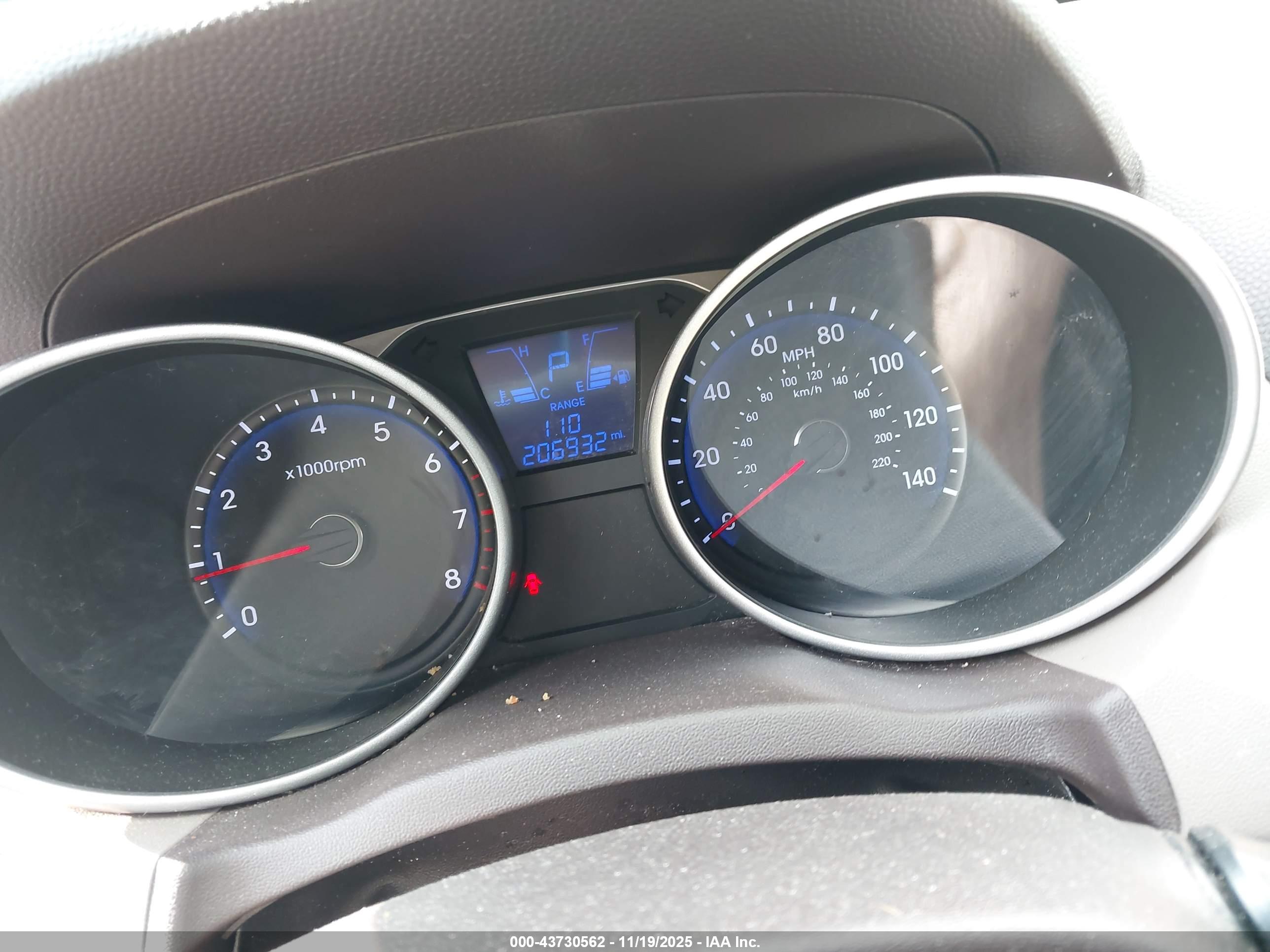HYUNDAI TUCSON image 7