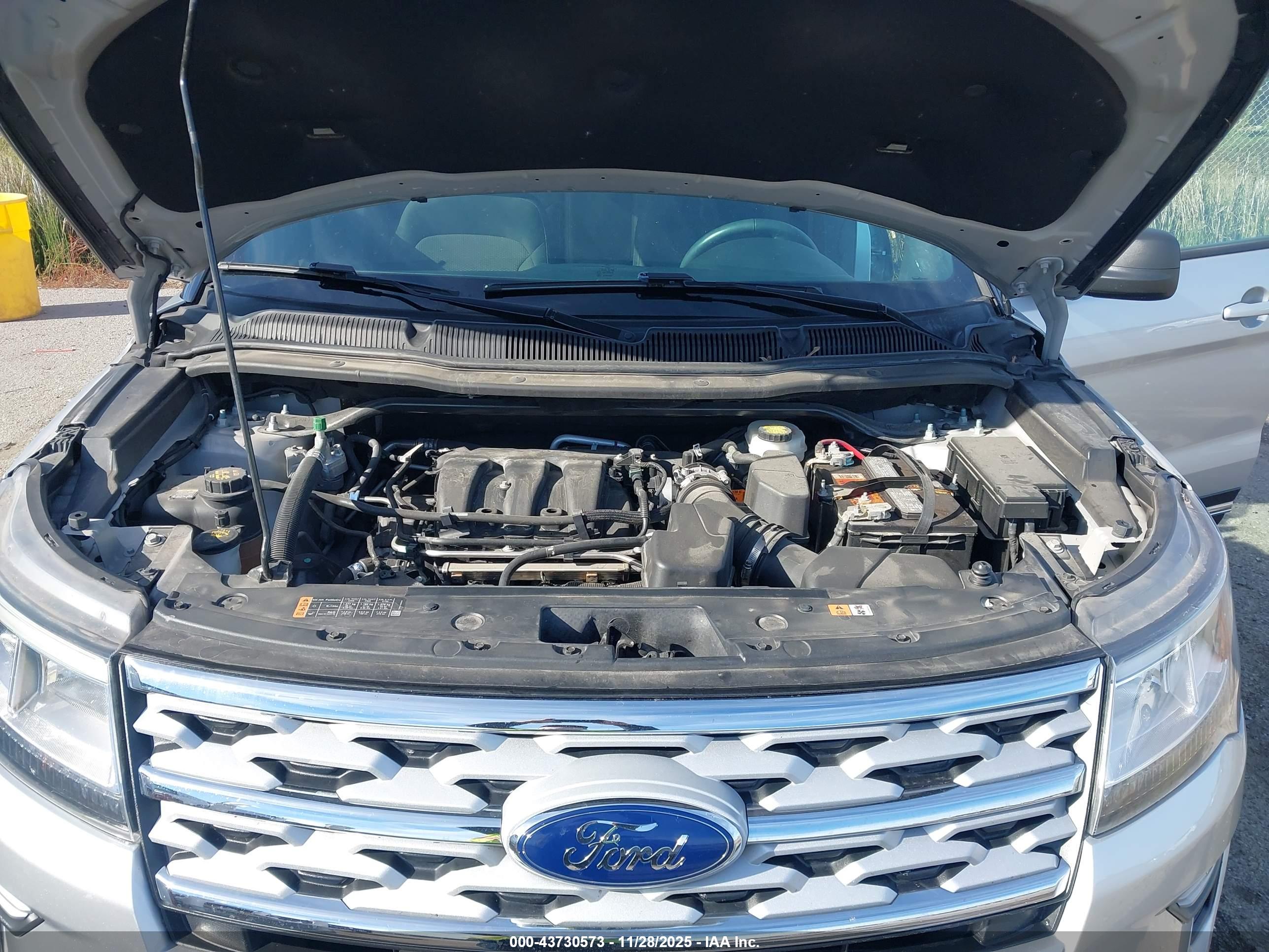 FORD EXPLORER image 10